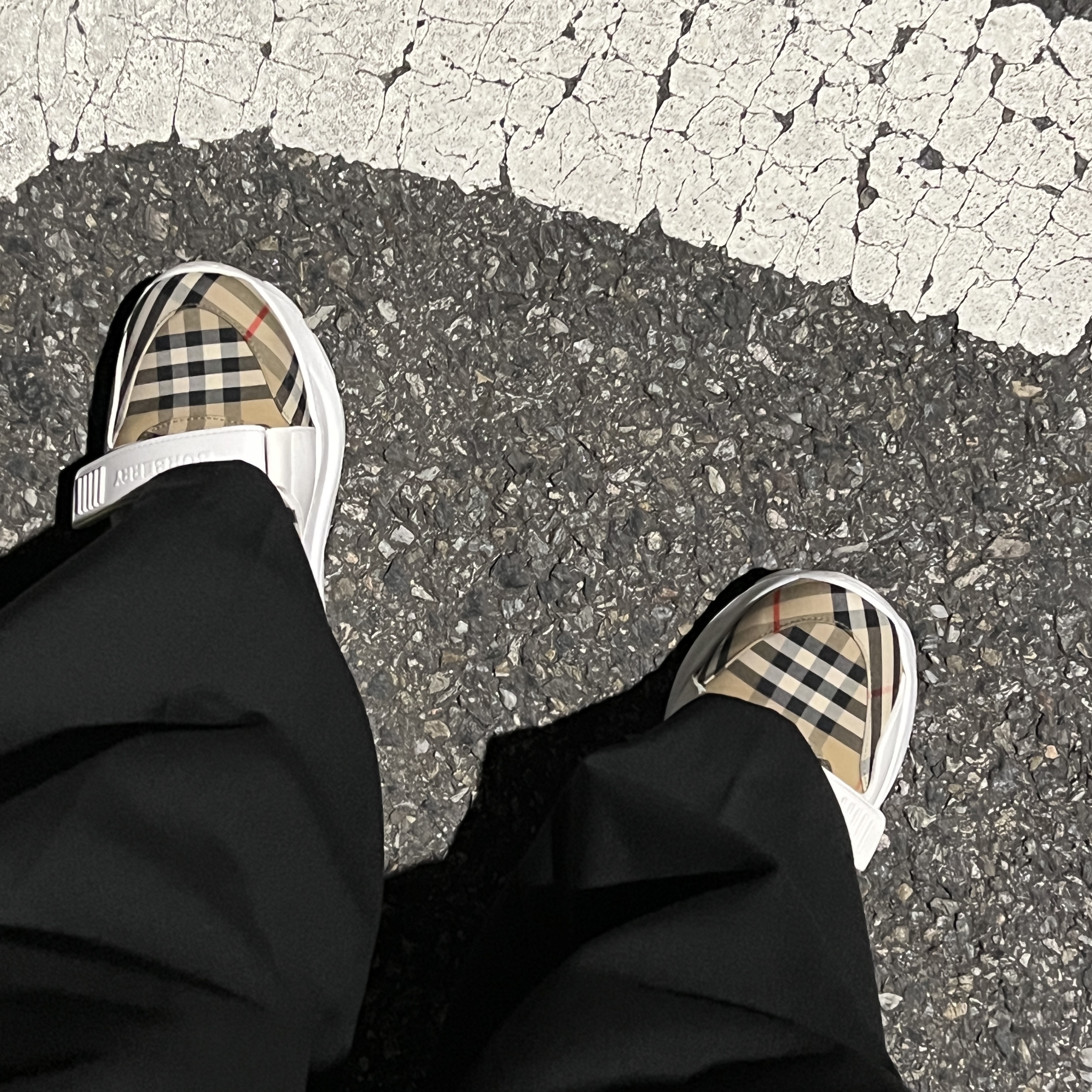 (W) Burberry Vintage Check Cotton Sneakers Archive Beige 착용 스타일