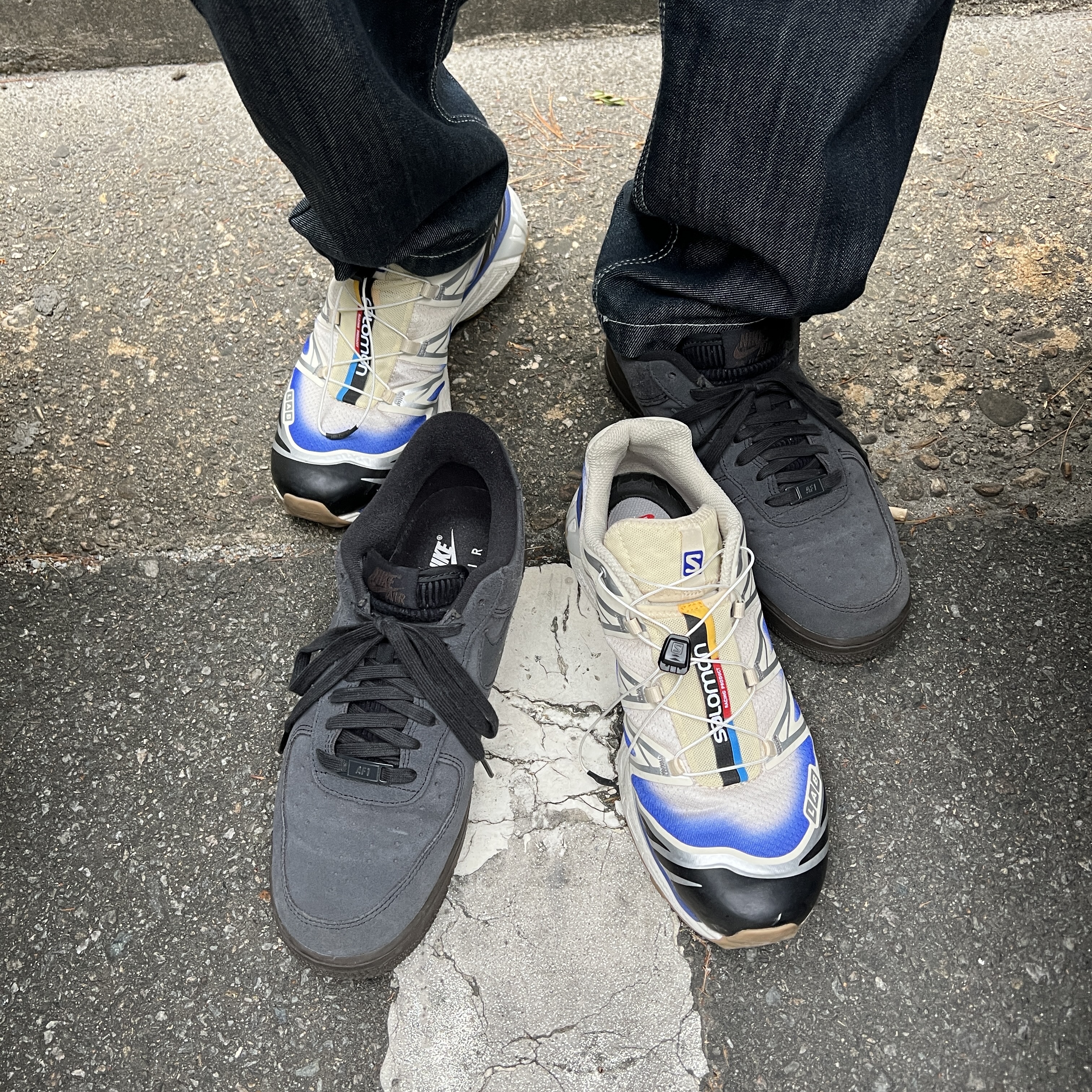 Nike Air Force 1 Low Off Noir Dark Chocolate, Salomon XT-6 Skyline Bleached Sand Dazzling Blue 착용 스타일