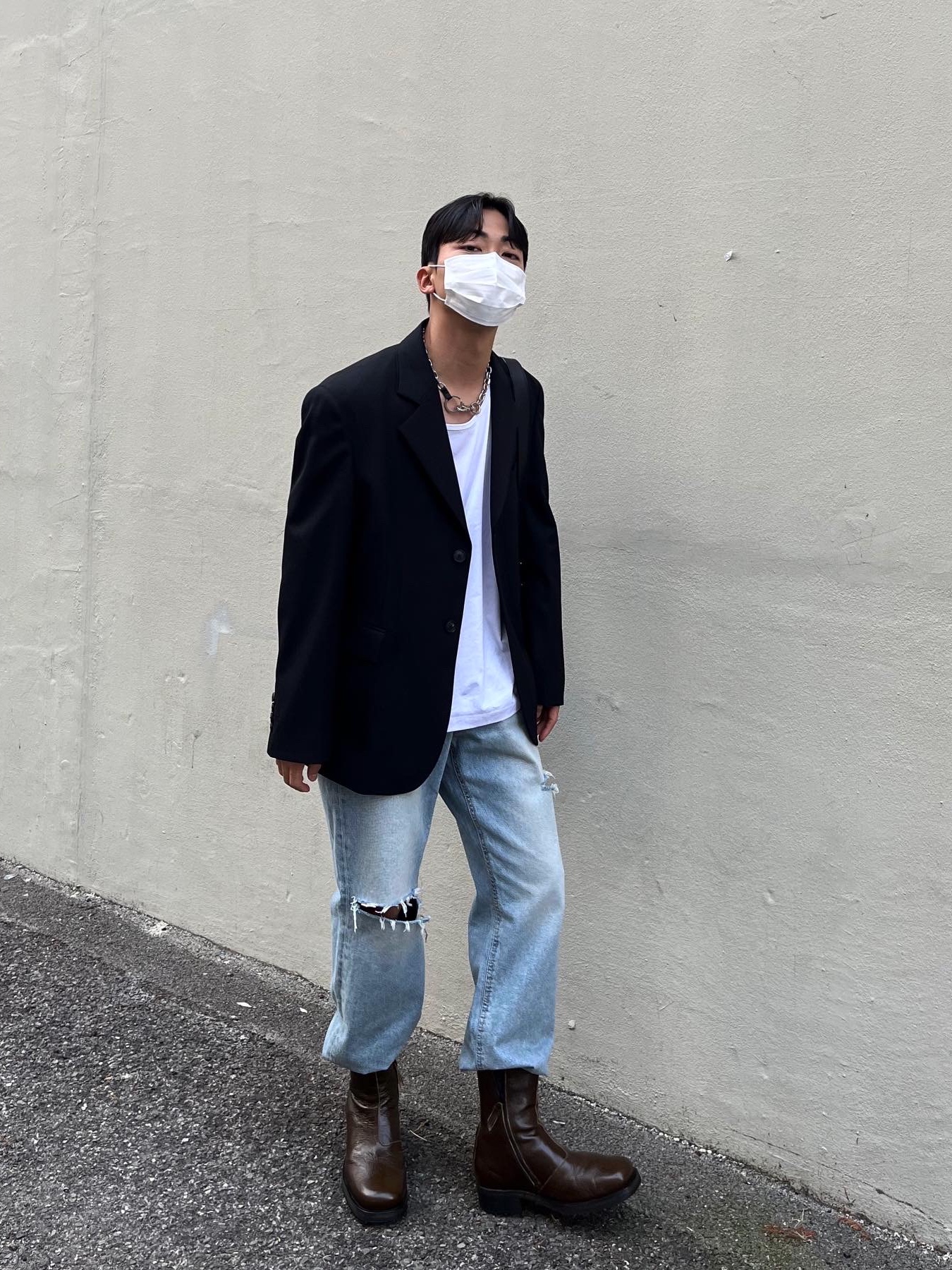 Our Legacy Camion Boot Olive Leather, Our Legacy Ladon Brass Keychain Matte Nickel 착용 스타일 - 2