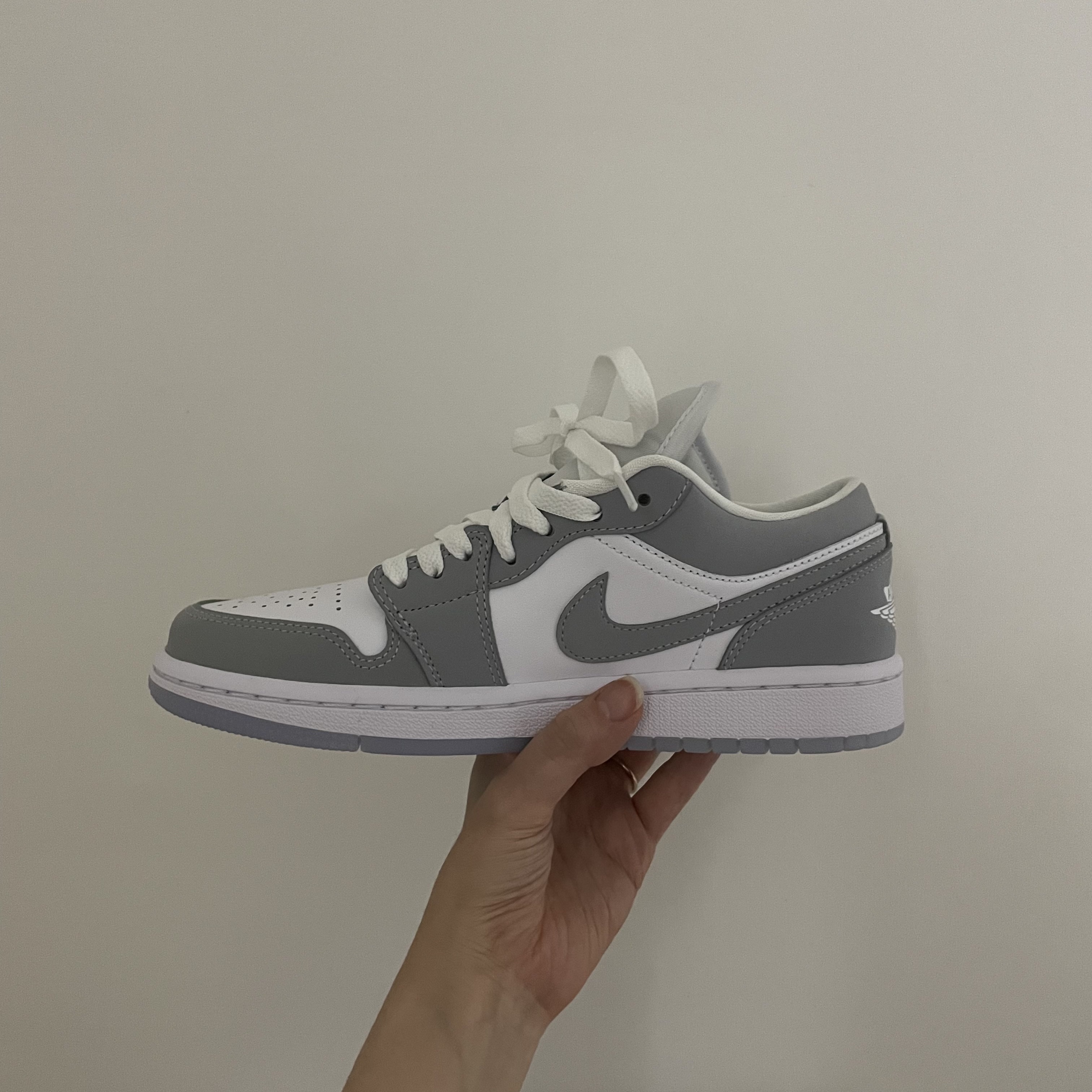 (W) Jordan 1 Low White Wolf Grey 착용 스타일