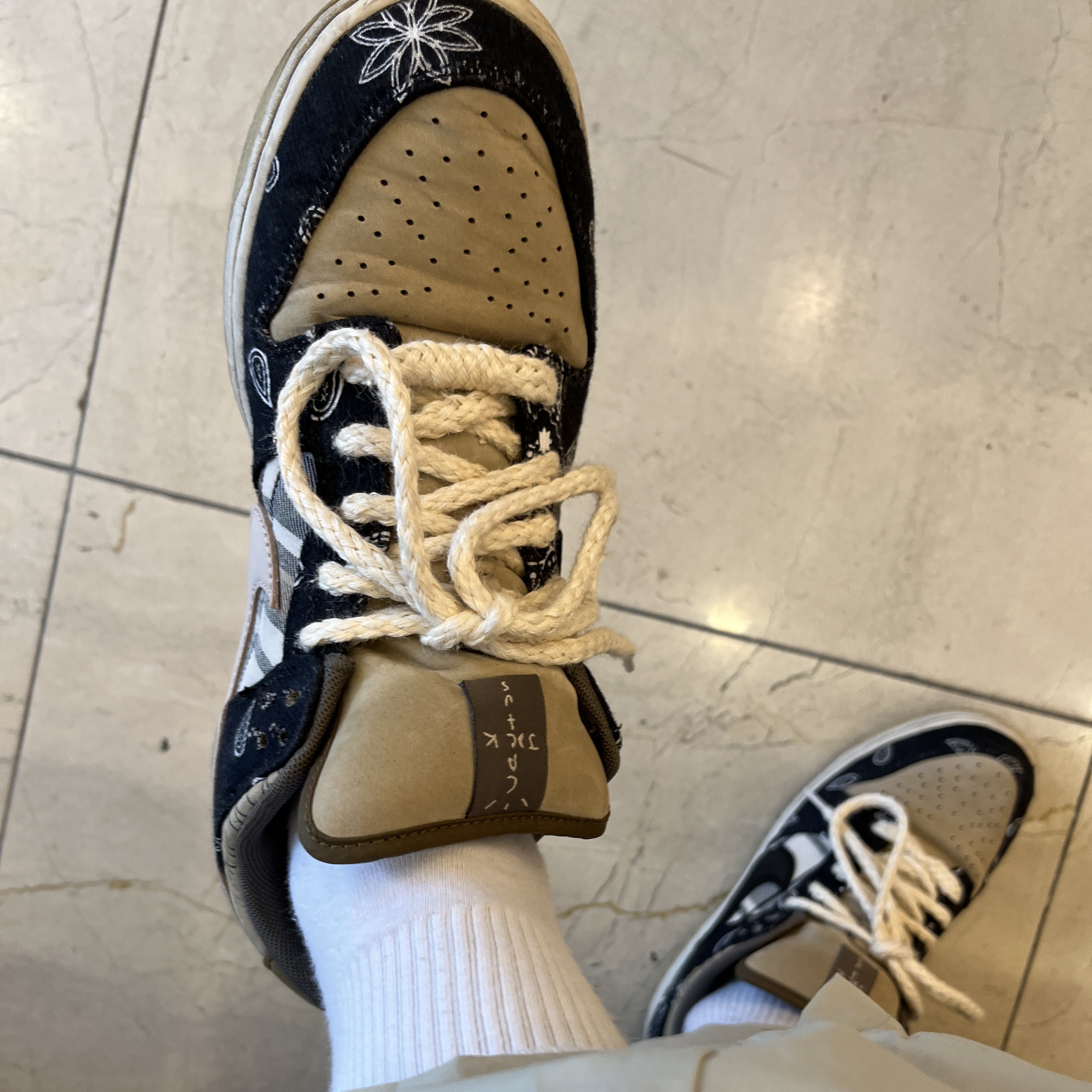 Nike x Travis Scott SB Dunk Low 착용 스타일 - 2