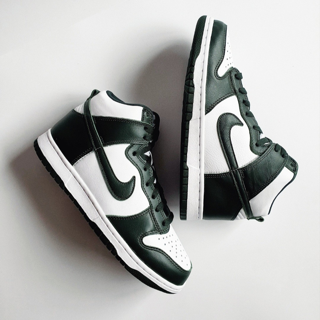 Nike Dunk High SP Spartan Green 착용 스타일