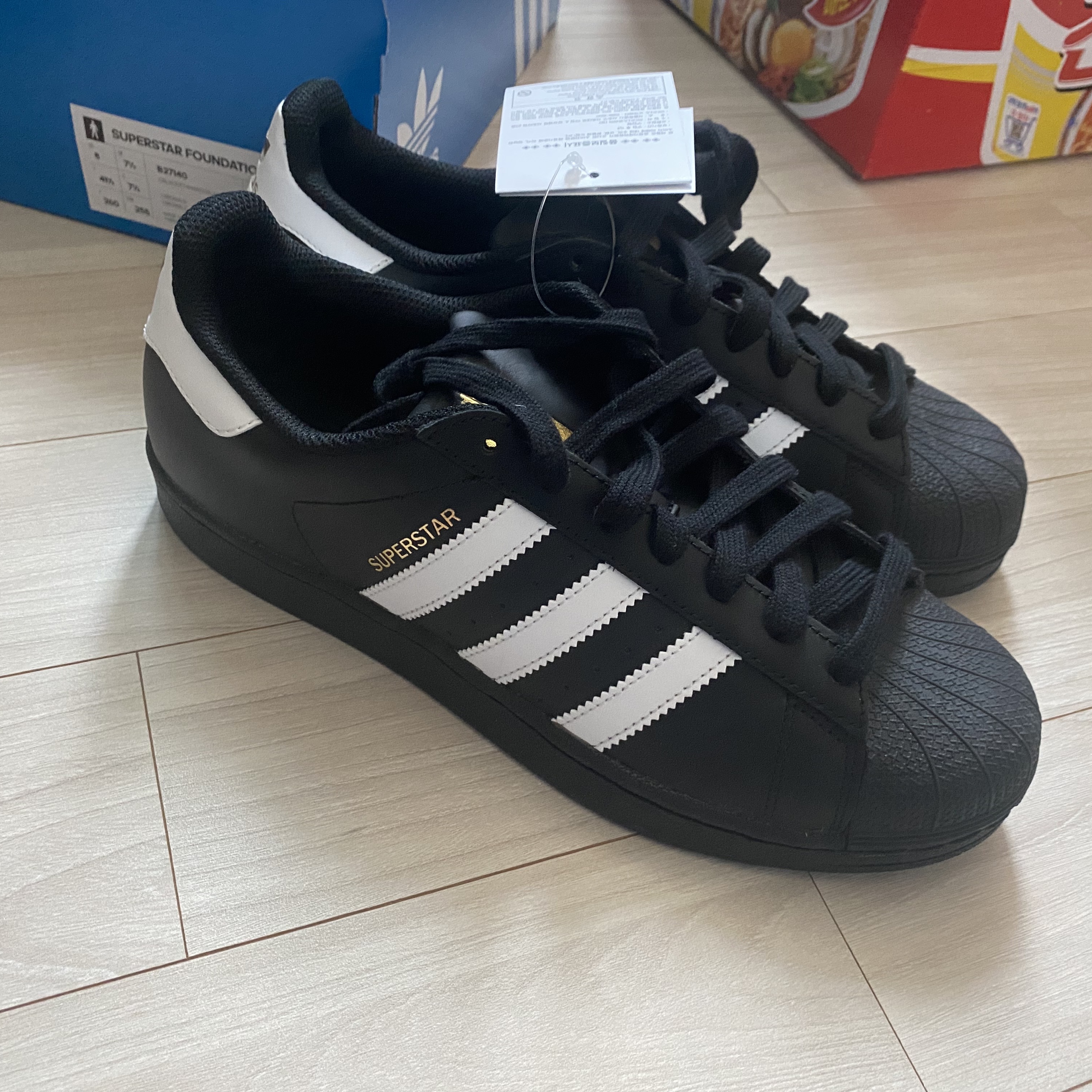 Adidas Superstar Foundation Black White 착용 스타일 - 1