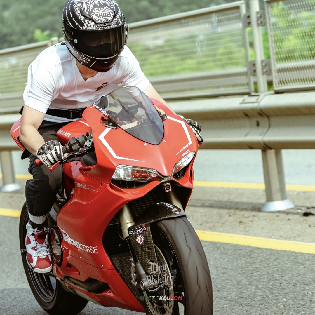 Jordan 6 Retro Carmine 2021, Lego Ducati Panigale V4 R 착용 스타일 - 2