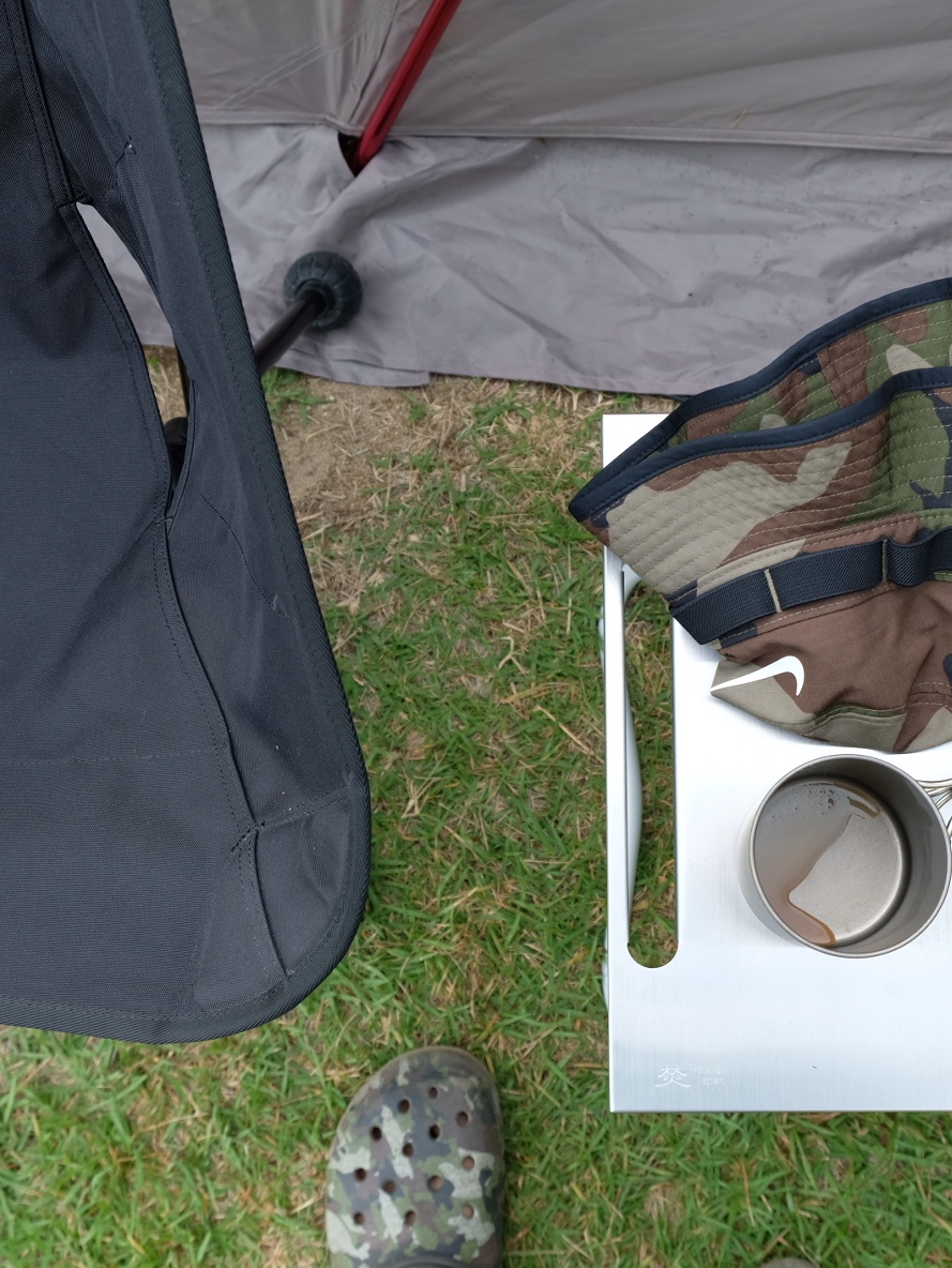 Helinox Tactical Sunset Chair Black, Snow Peak Takibi My Table 착용 스타일 - 3