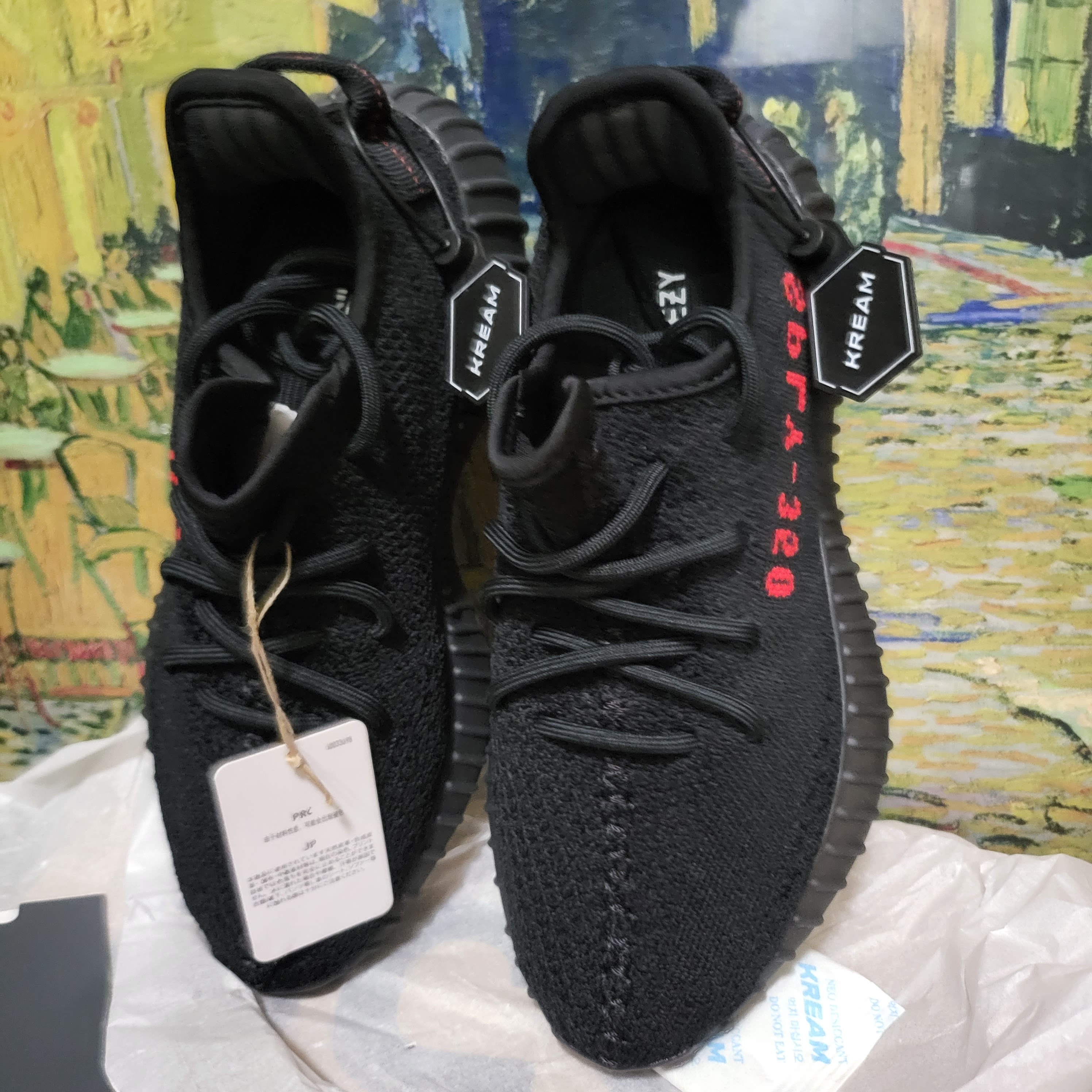 Adidas Yeezy Boost 350 V2 Black Red 2020 착용 스타일 - 2