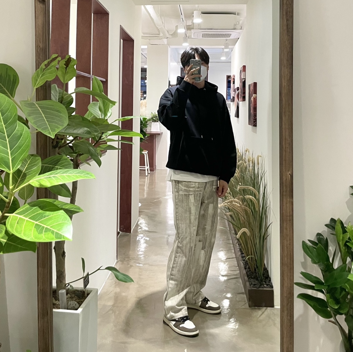 Jordan 1 x Travis Scott Retro High OG SP Mocha 착용 스타일