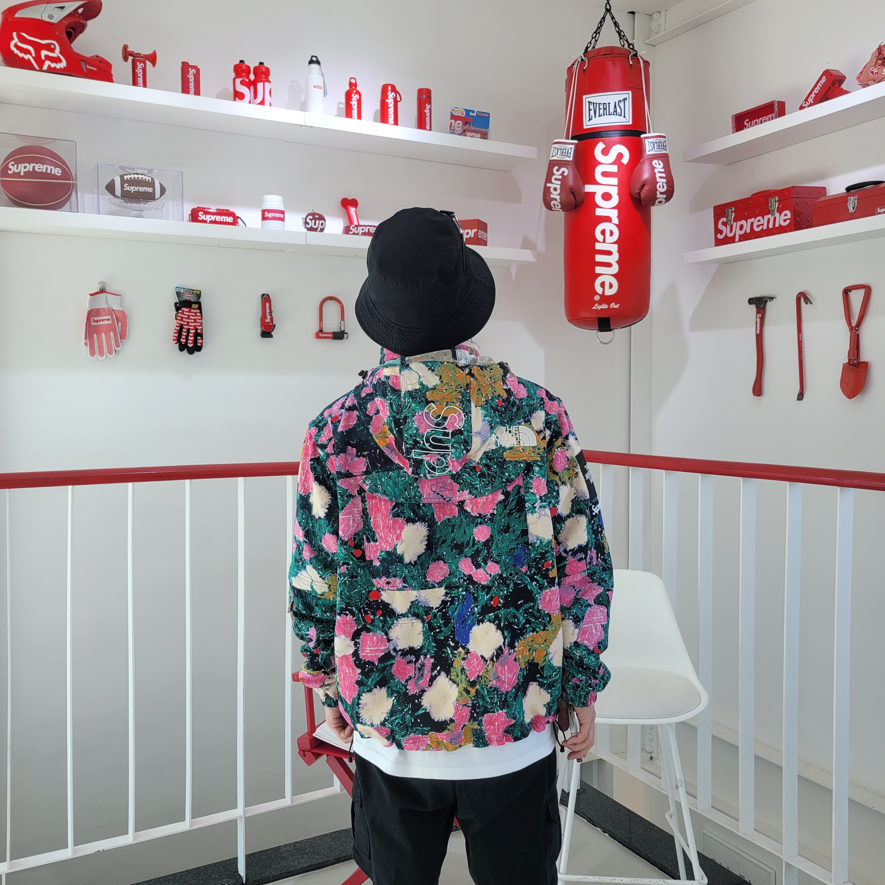 Supreme x The North Face Trekking Convertible Jacket Flowers - 22SS, Jordan 1 x Travis Scott x Fragment Retro Low OG SP Military Blue 착용 스타일 - 2