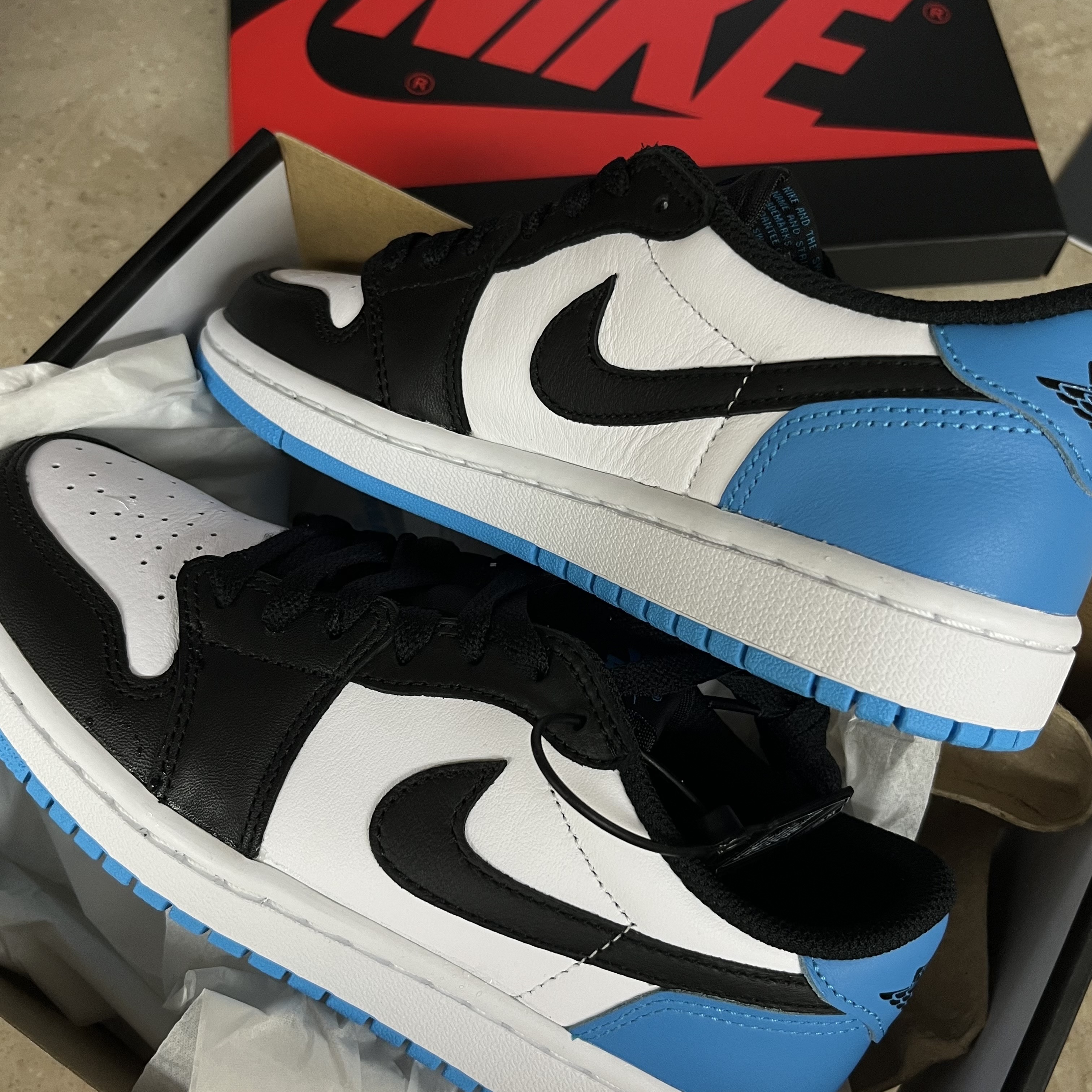 (W) Jordan 1 Retro Low OG Black and Dark Powder Blue, Jordan 1 Retro Low OG Black and Dark Powder Blue 착용 스타일