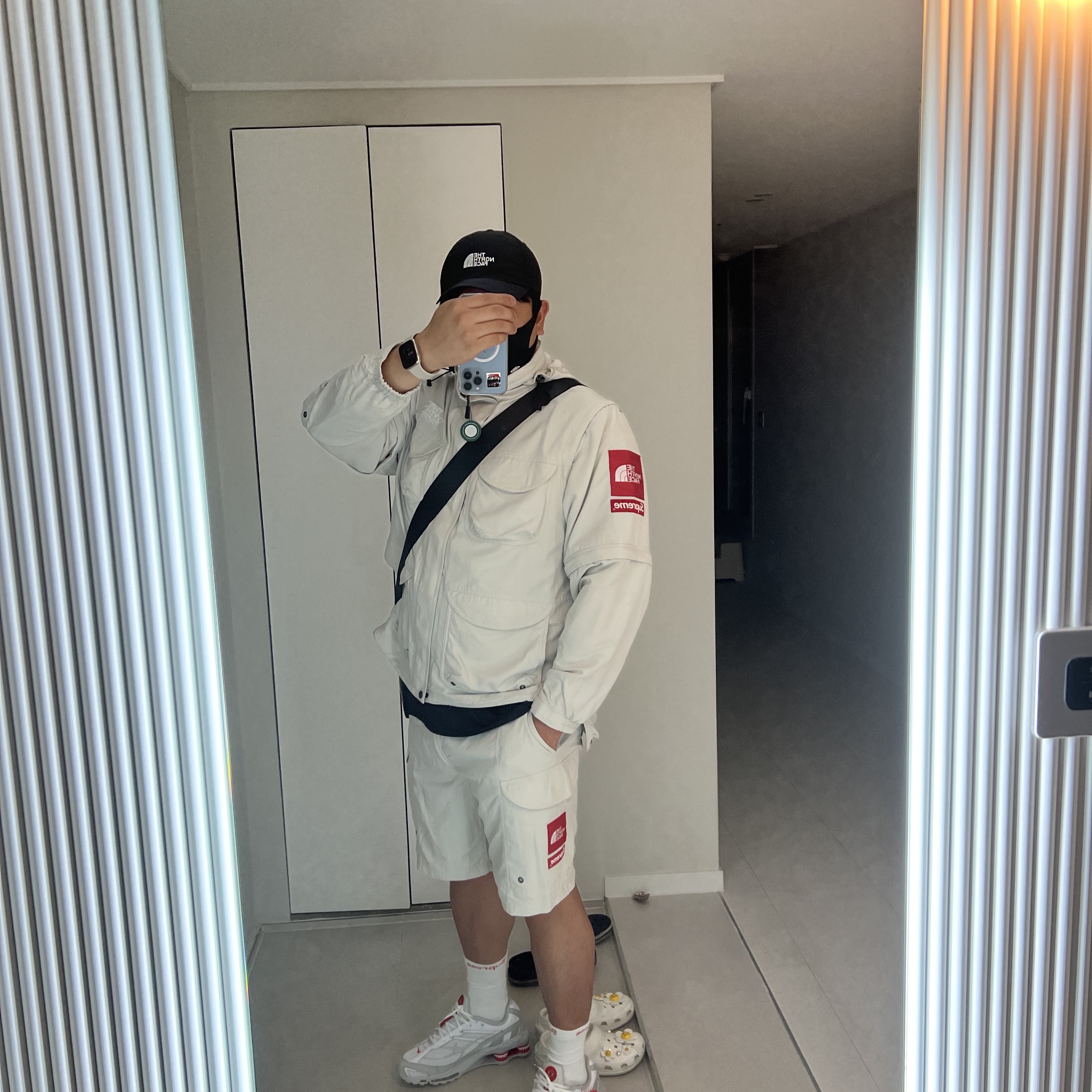 Supreme x The North Face Trekking Convertible Jacket Stone - 22SS, Supreme x The North Face Trekking Packable Belted Shorts Stone - 22SS 착용 스타일