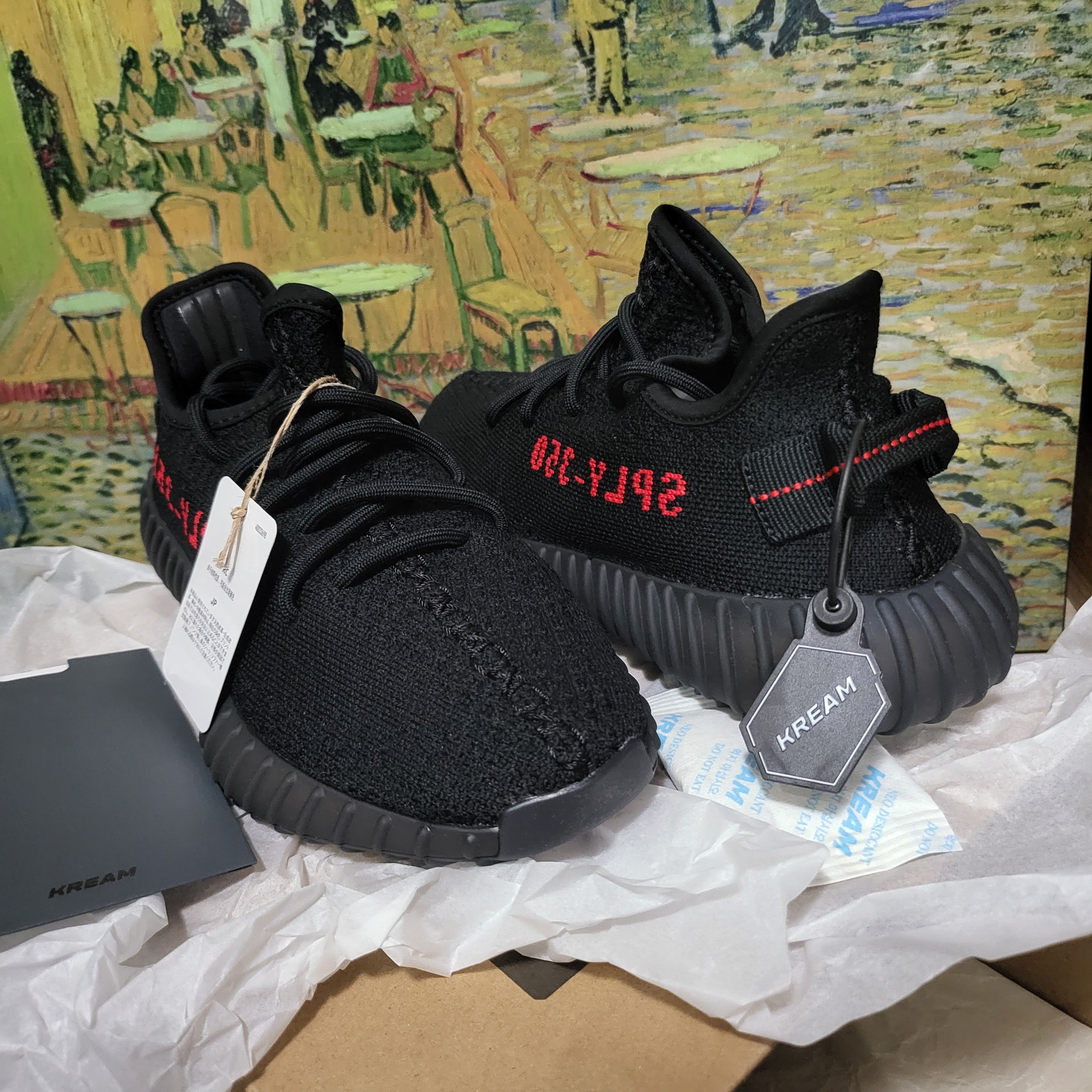 Adidas Yeezy Boost 350 V2 Black Red 2020 착용 스타일 - 3