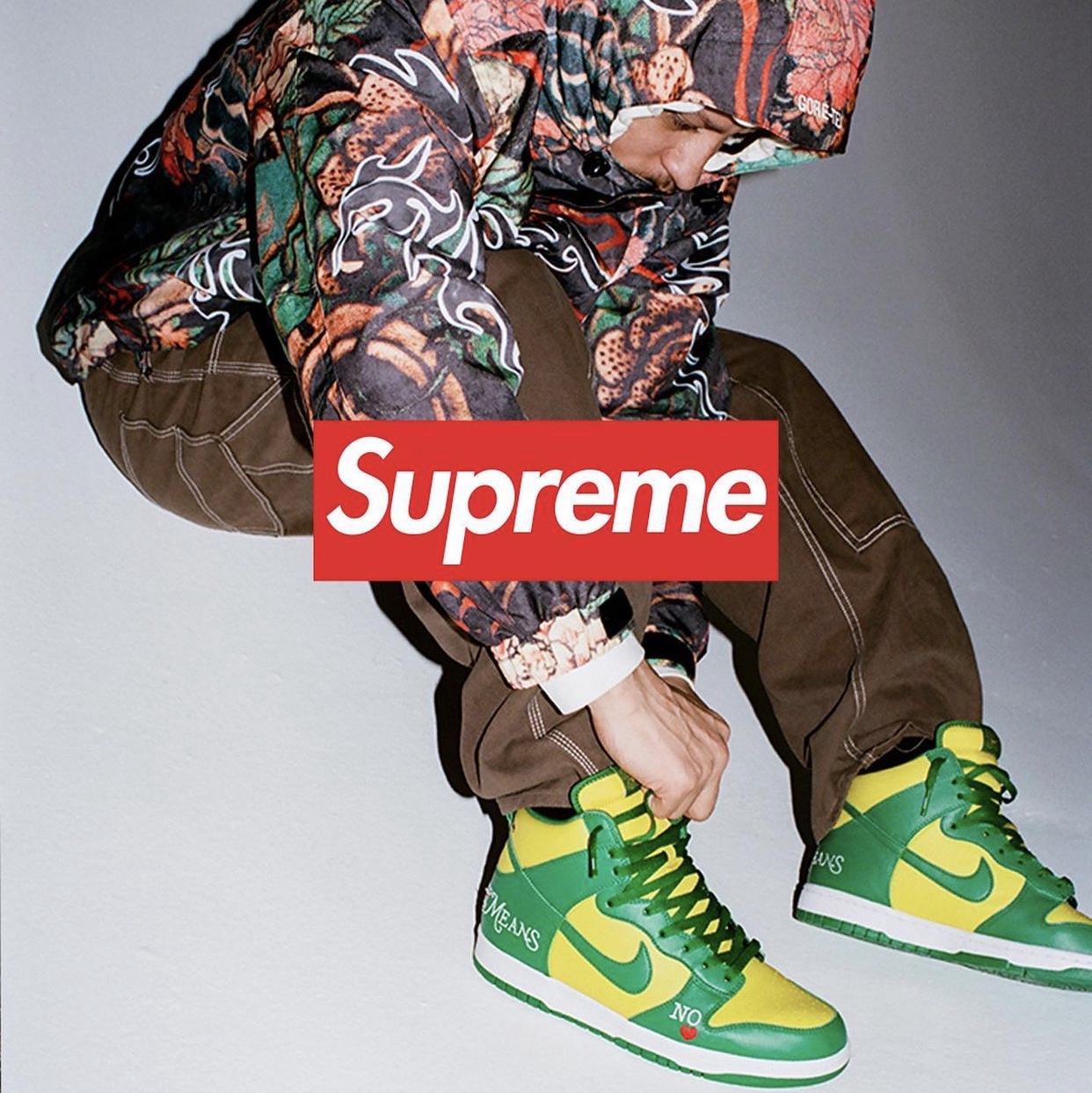 Nike x Supreme SB Dunk High OG QS By Any Means Varsity Maize Pine Green 착용 스타일 - 5