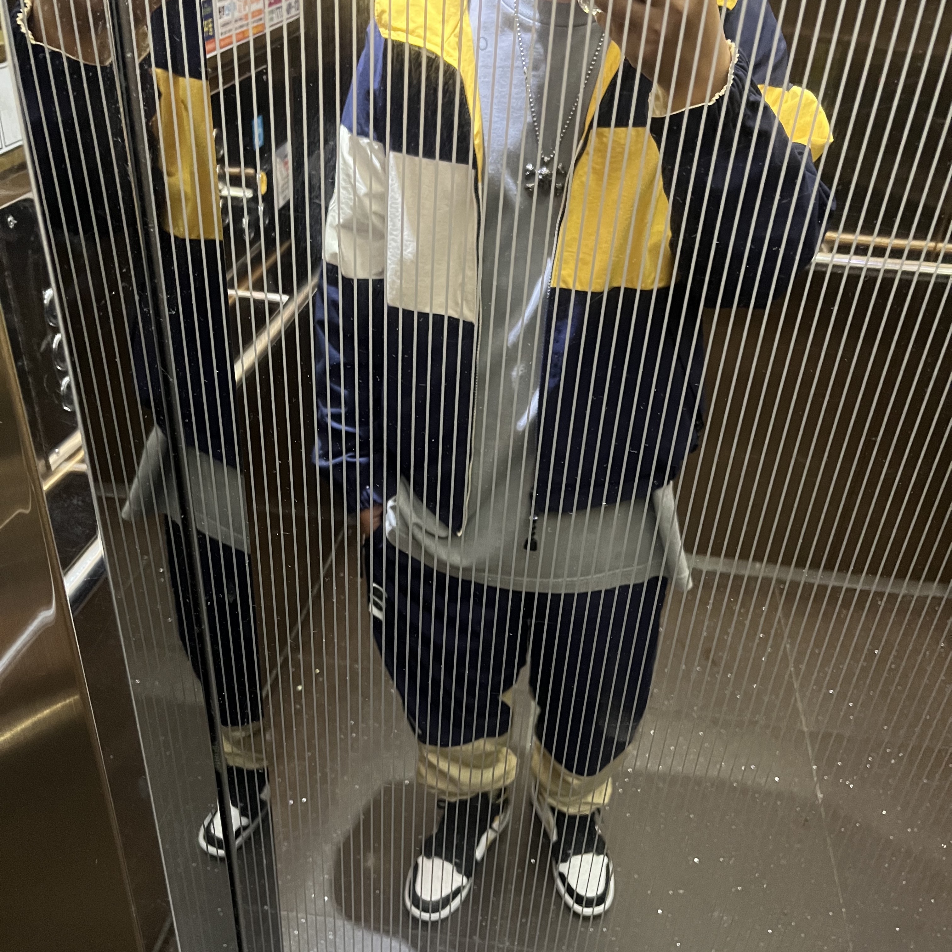 Jordan 1 Mid Pollen, Nike x Cav Empt Track Pants Navy 착용 스타일