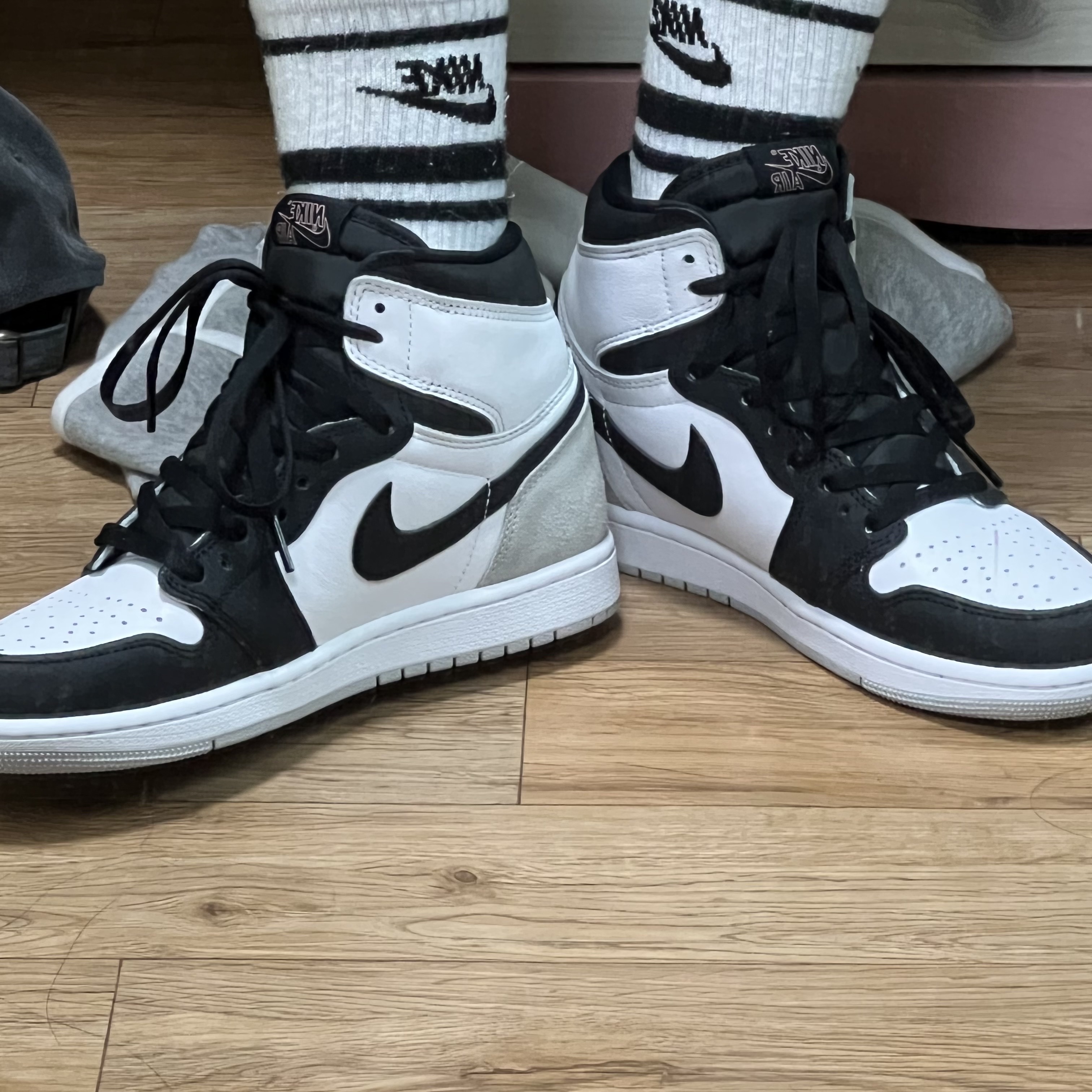 Jordan 1 Retro High OG Bleached Coral 착용 스타일 - 1
