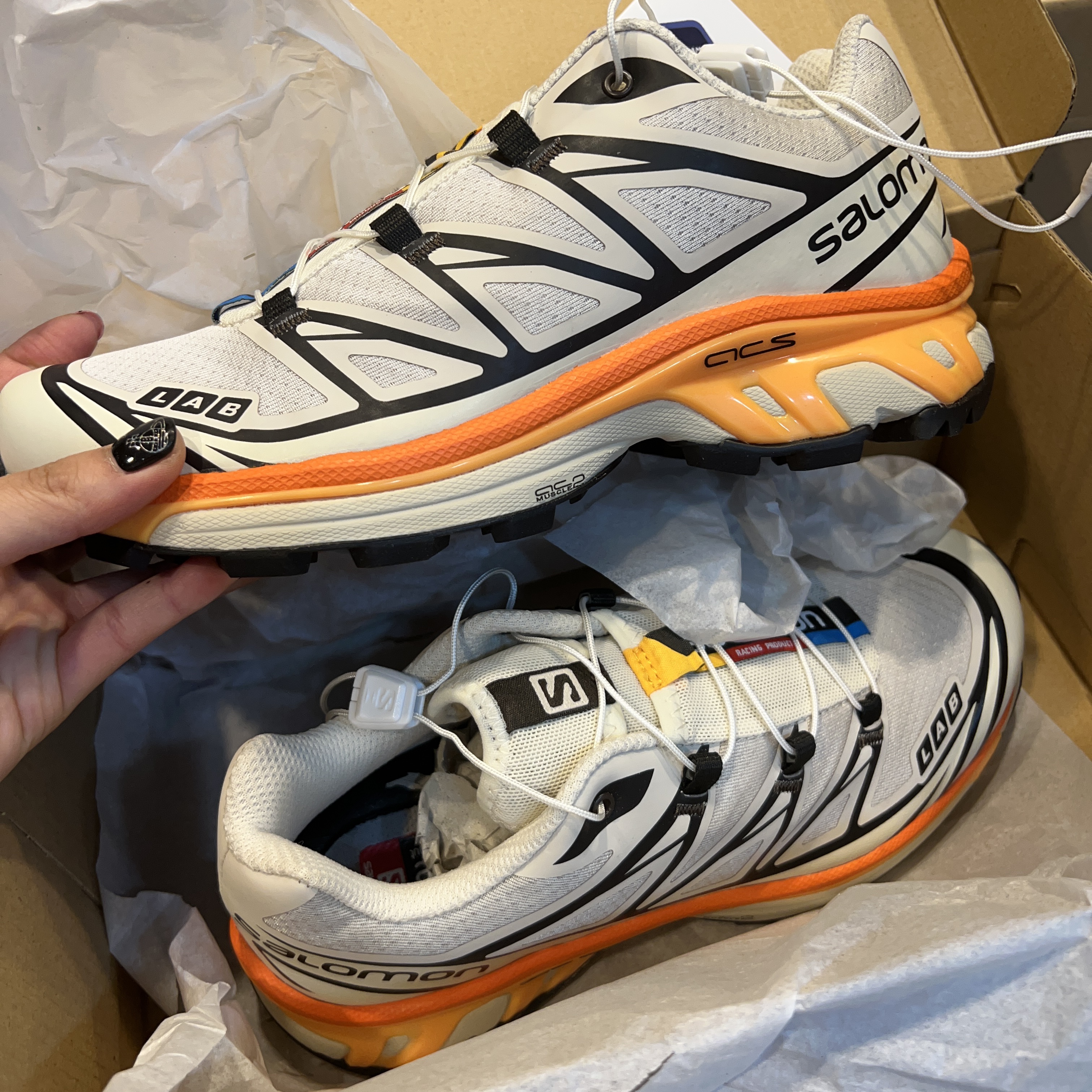 Salomon XT-6 Rainy Day Vibrant Orange 착용 스타일