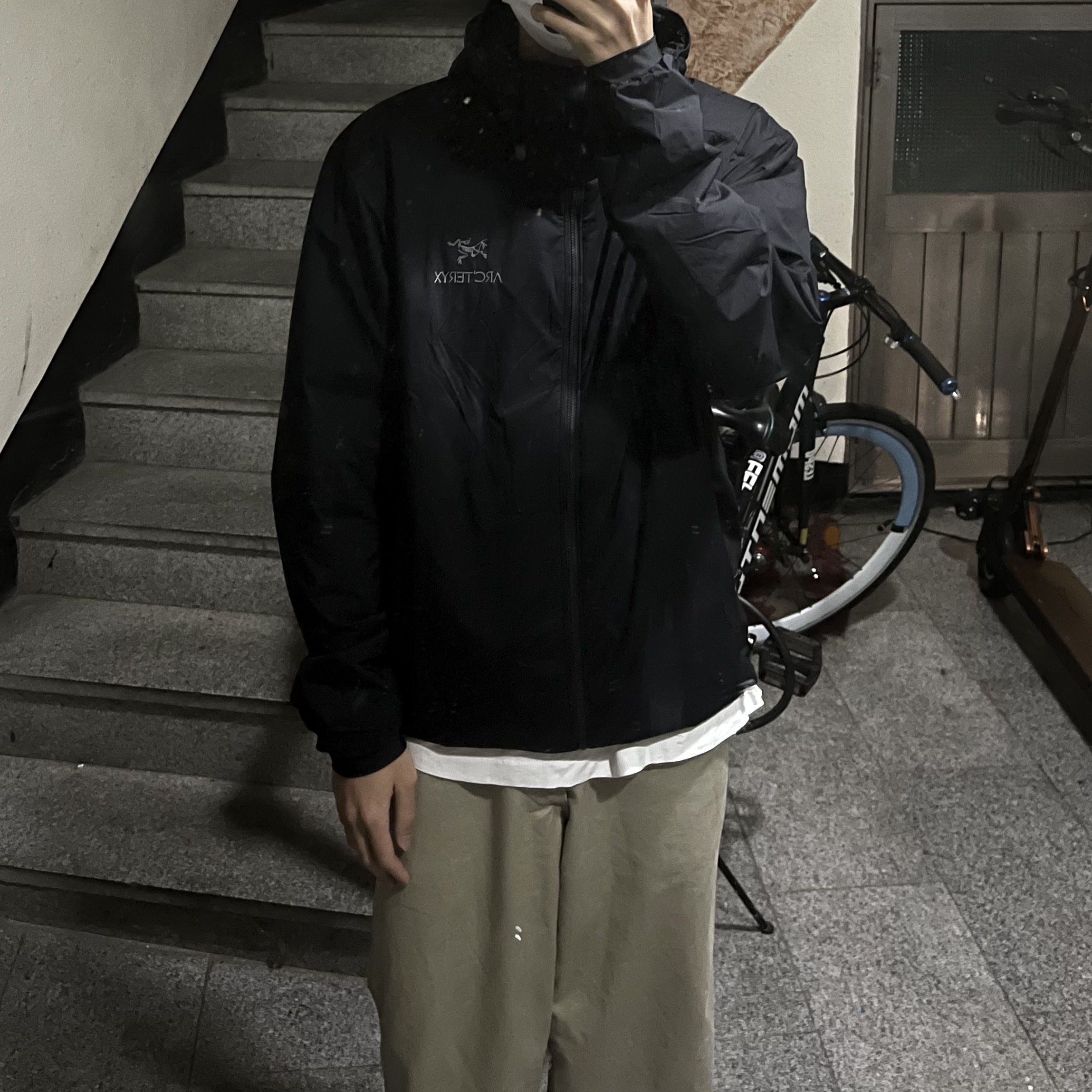 Arc'teryx Atom LT Hoody Black 착용 스타일