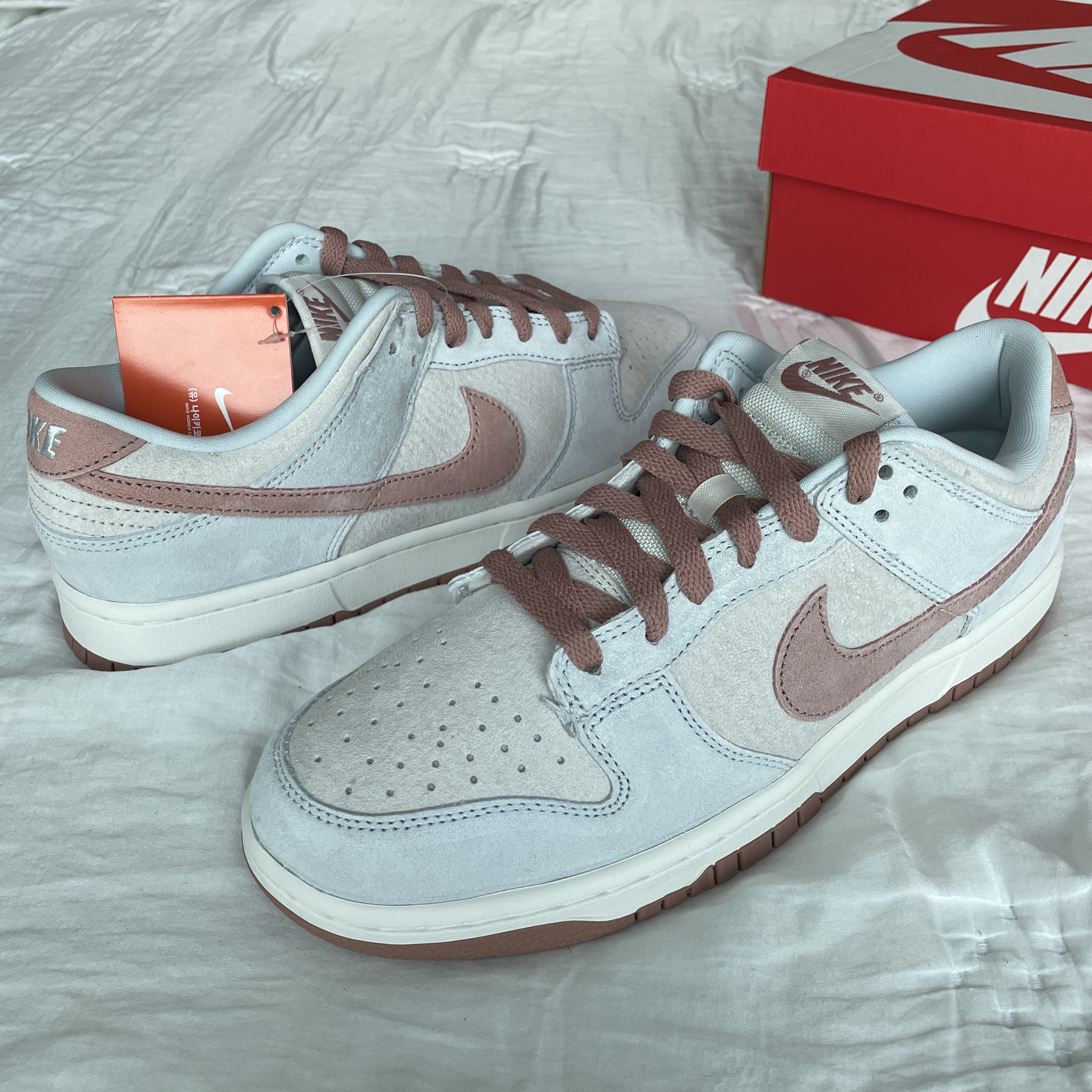 Nike Dunk Low Retro PRM Fossil Rose 착용 스타일