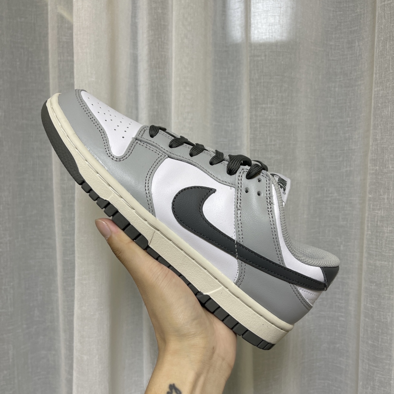 (W) Nike Dunk Low Light Smoke Grey 착용 스타일