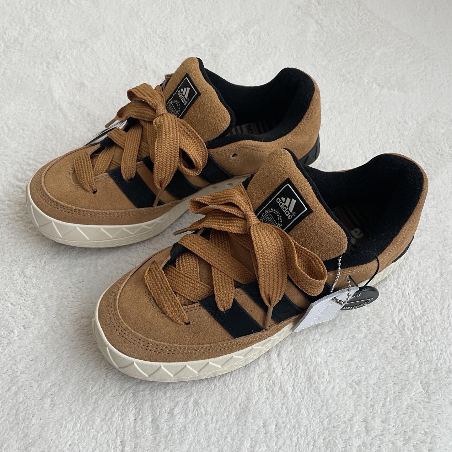Adidas x Atmos Adimatic OG Shoebox 착용 스타일 - 2
