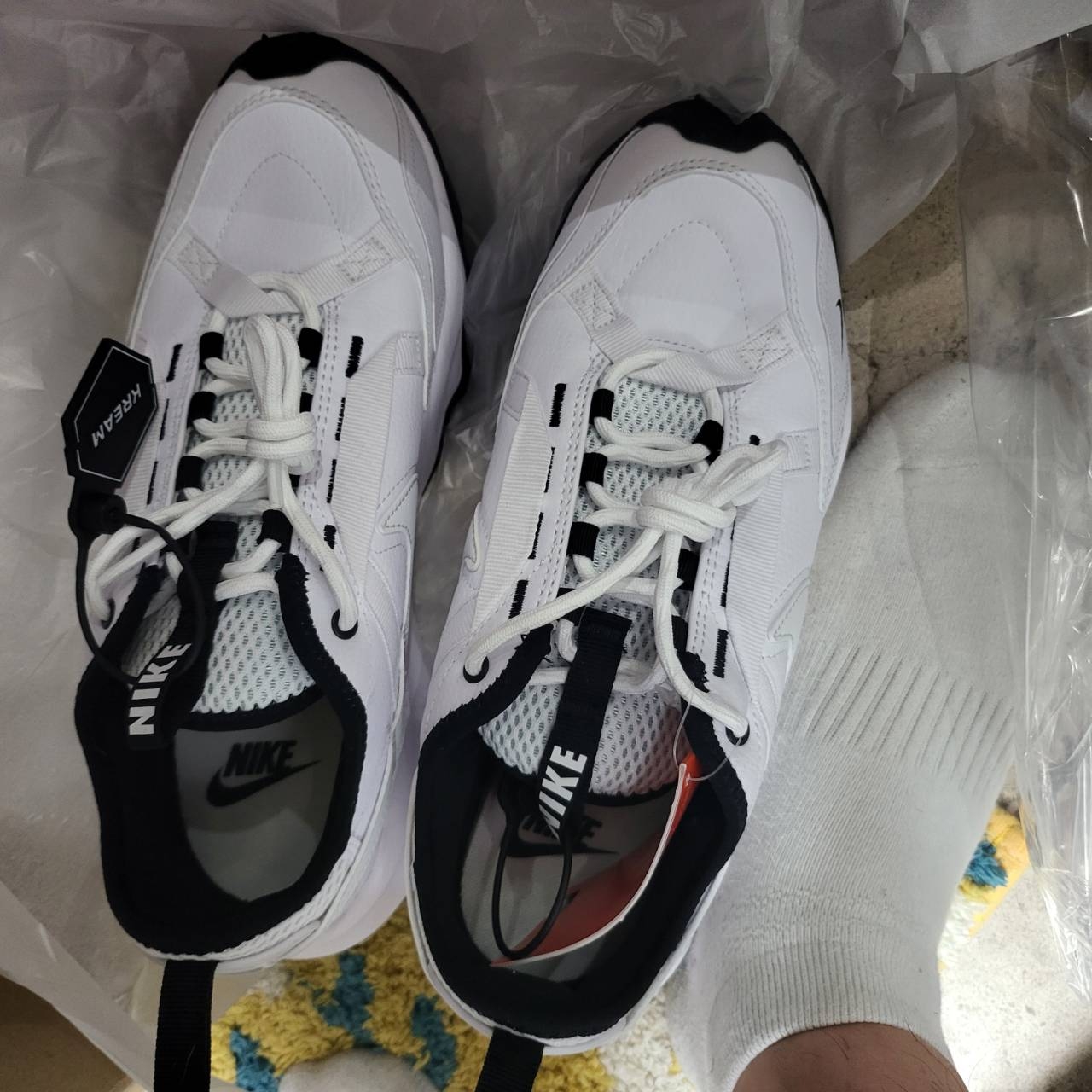 (W) Nike TC 7900 White Black 착용 스타일 - 2