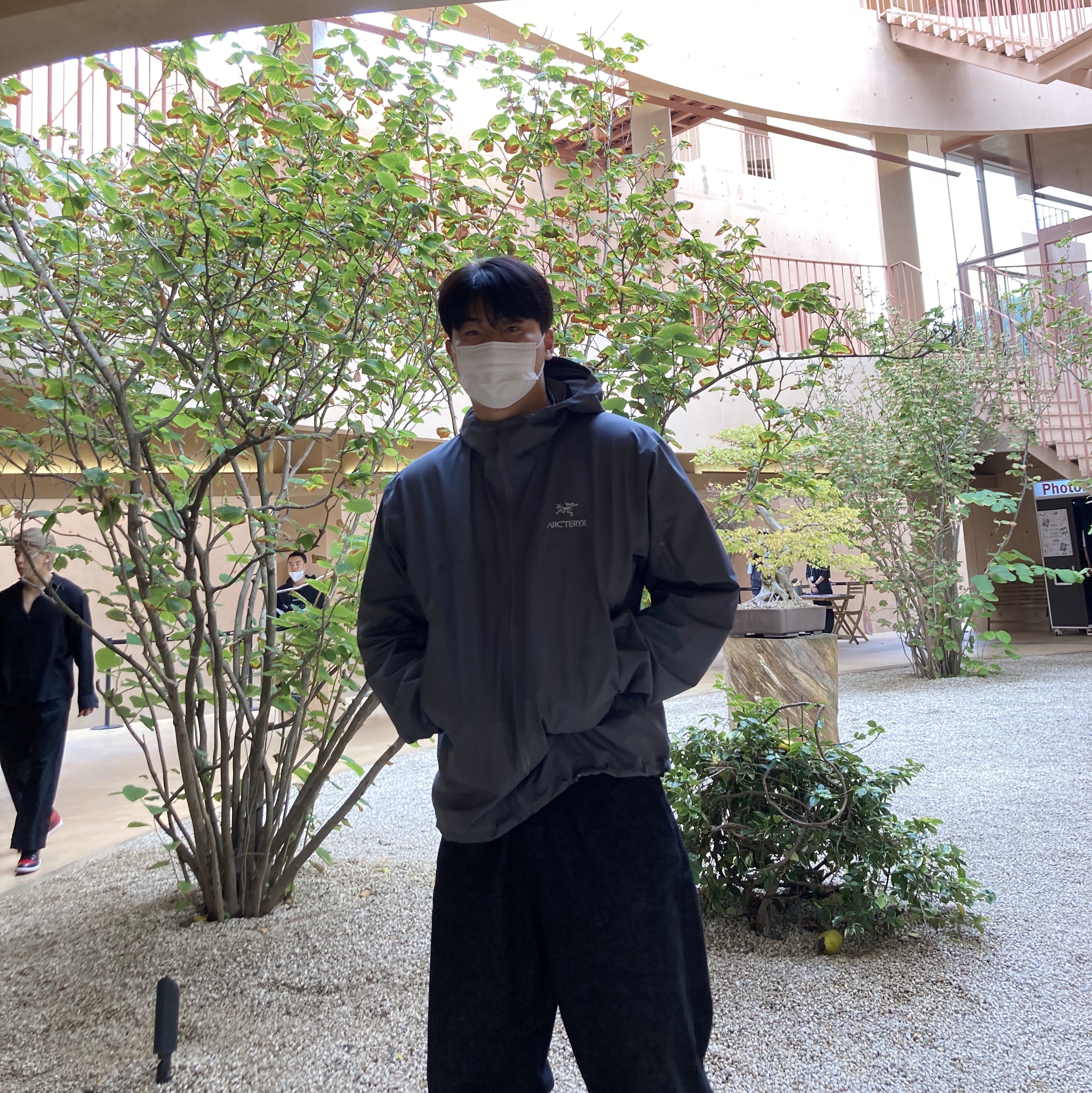 Arc'teryx Beta Jacket Cloud 착용 스타일