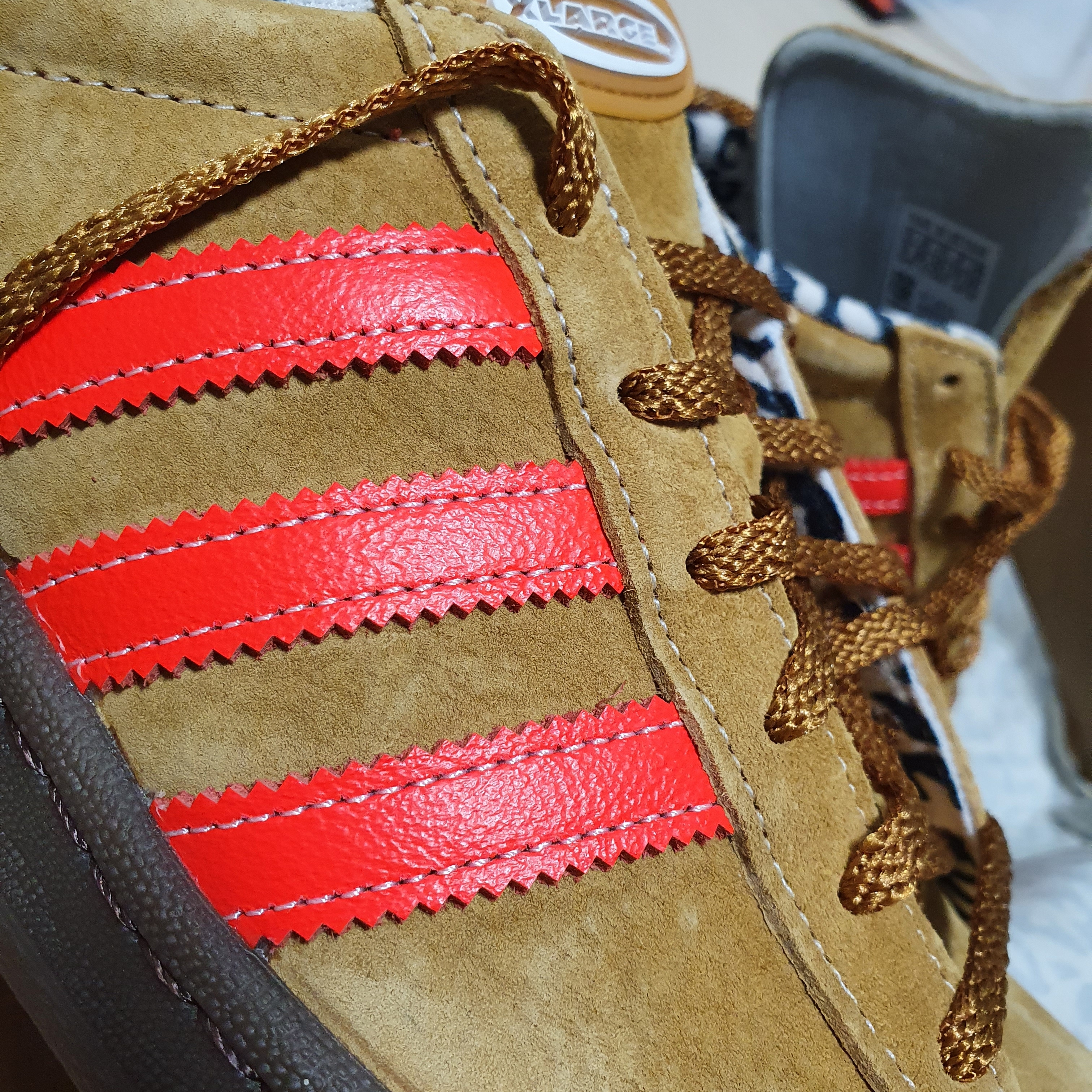 Adidas x XLarge Campus 80s Mesa Red 착용 스타일 - 1