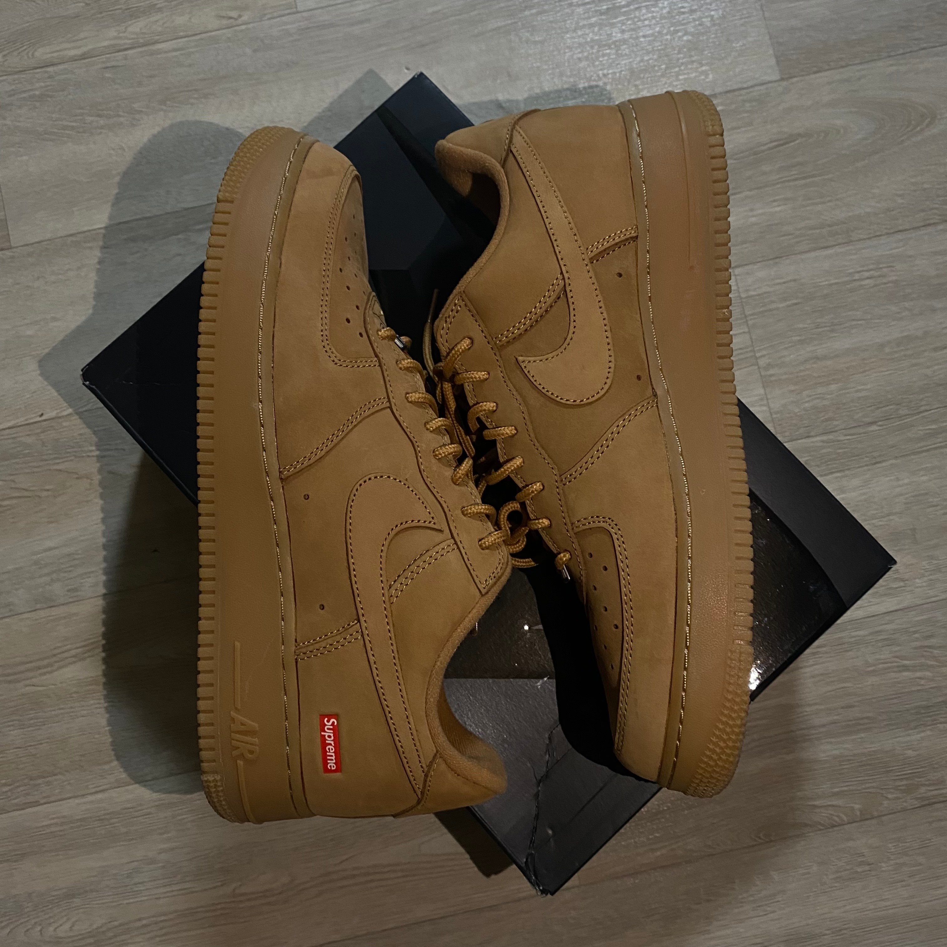 Nike x Supreme Air Force 1 Low Flax 착용 스타일 - 2