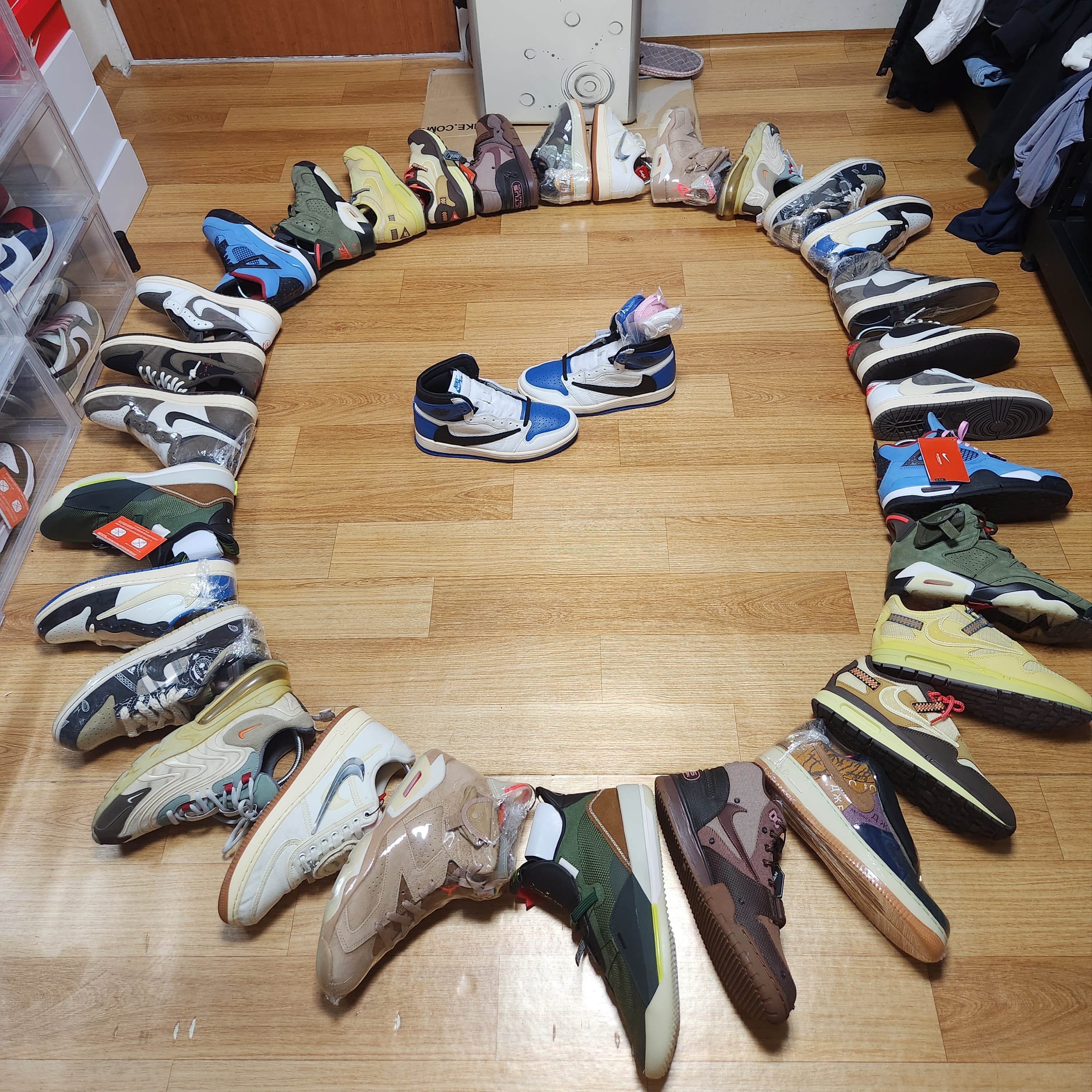 Jordan 1 x Travis Scott x Fragment Retro High OG SP Military Blue, Jordan 1 x Travis Scott x Fragment Retro Low OG SP Military Blue 착용 스타일