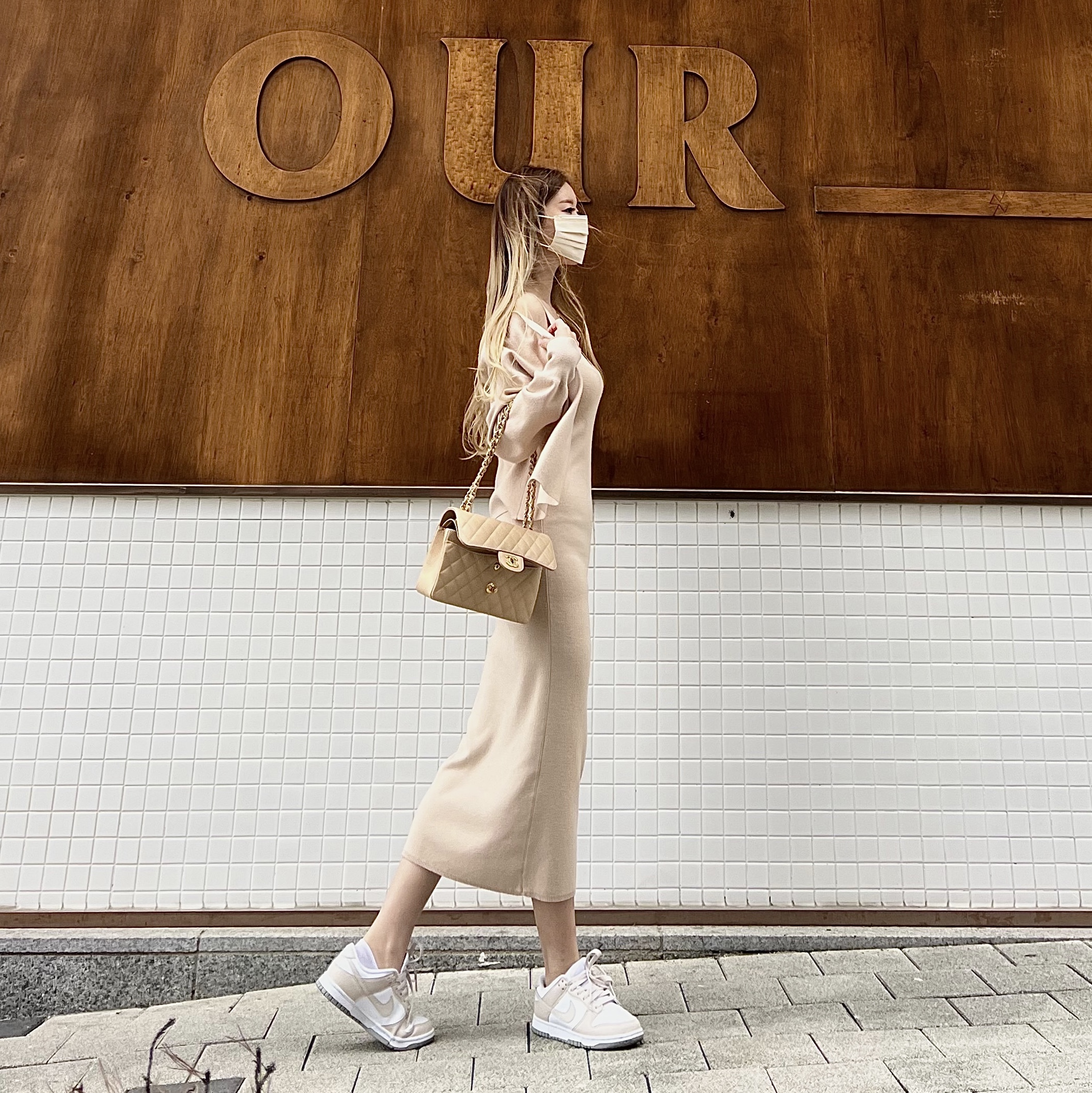 Chanel Small Classic Handbag Grained Calfskin & Gold Beige, (W) Nike Dunk Low Next Nature Light Orewood Brown 착용 스타일
