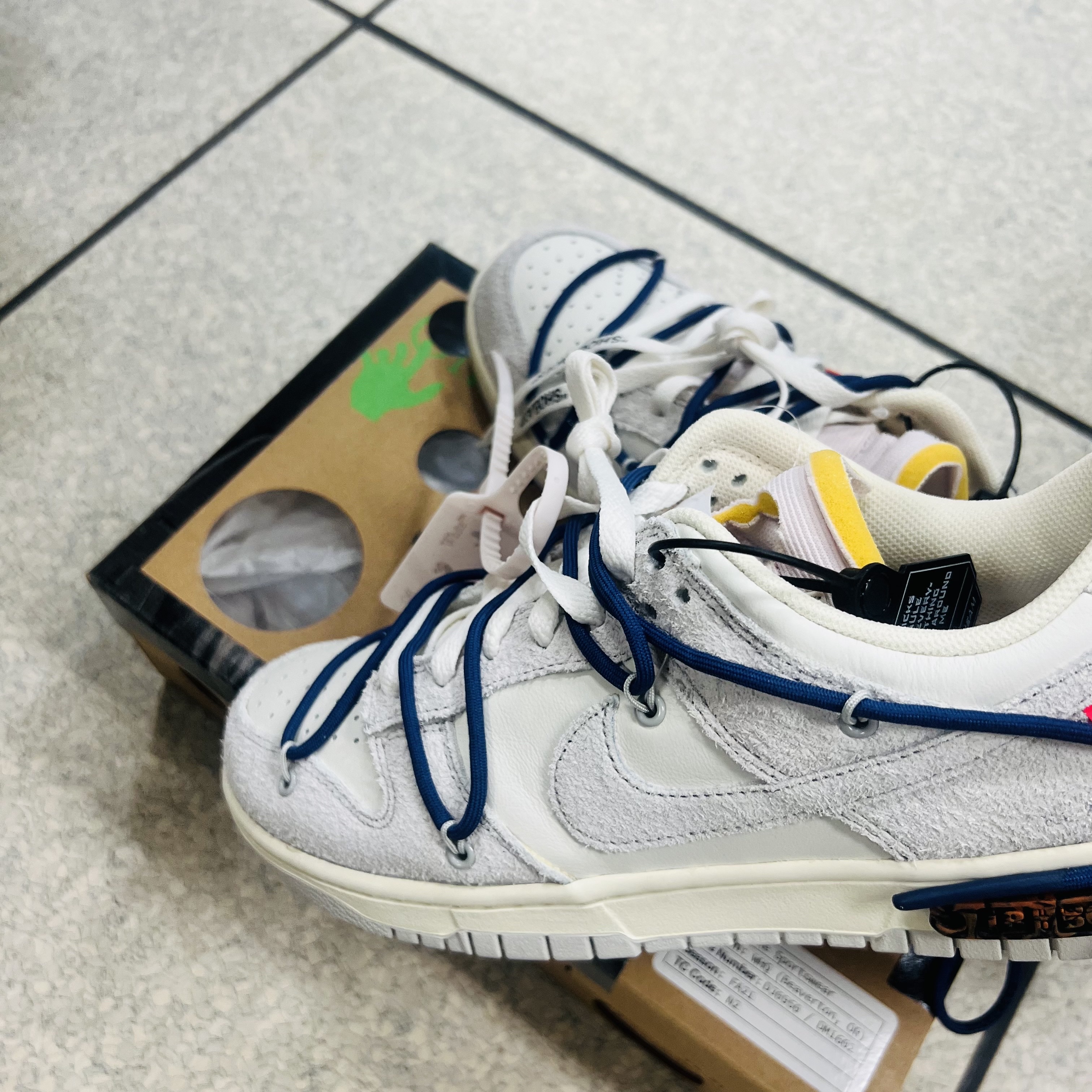Nike x Off-White Dunk Low The 50 - Lot 18, Adidas Yeezy Boost 350 V2 Slate Core Black 2022/2023 착용 스타일 - 2