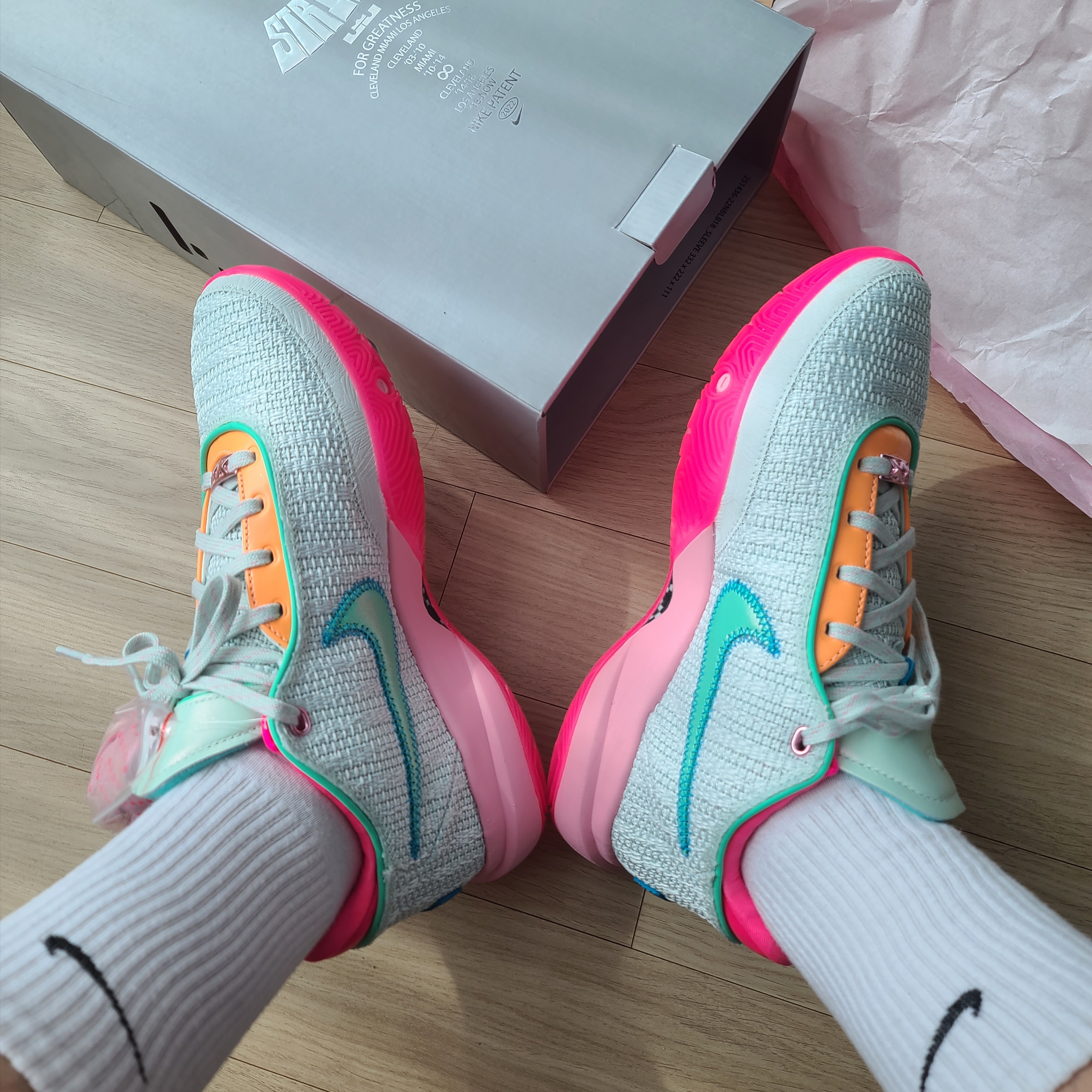 Nike LeBron XX EP Barely Green 착용 스타일