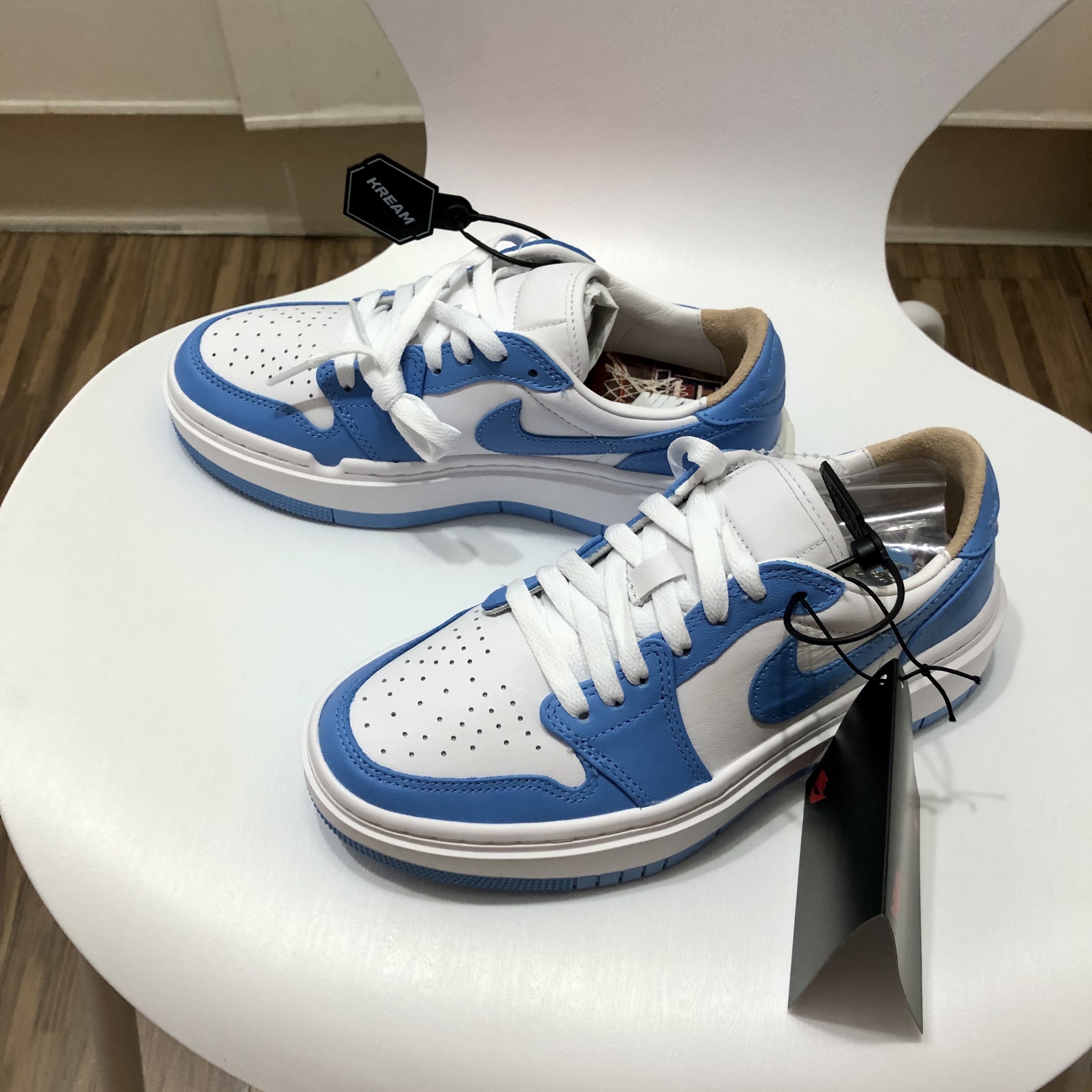 (W) Jordan 1 Elevate Low SE Bred, (W) Jordan 1 Elevate Low SE University Blue 착용 스타일 - 2