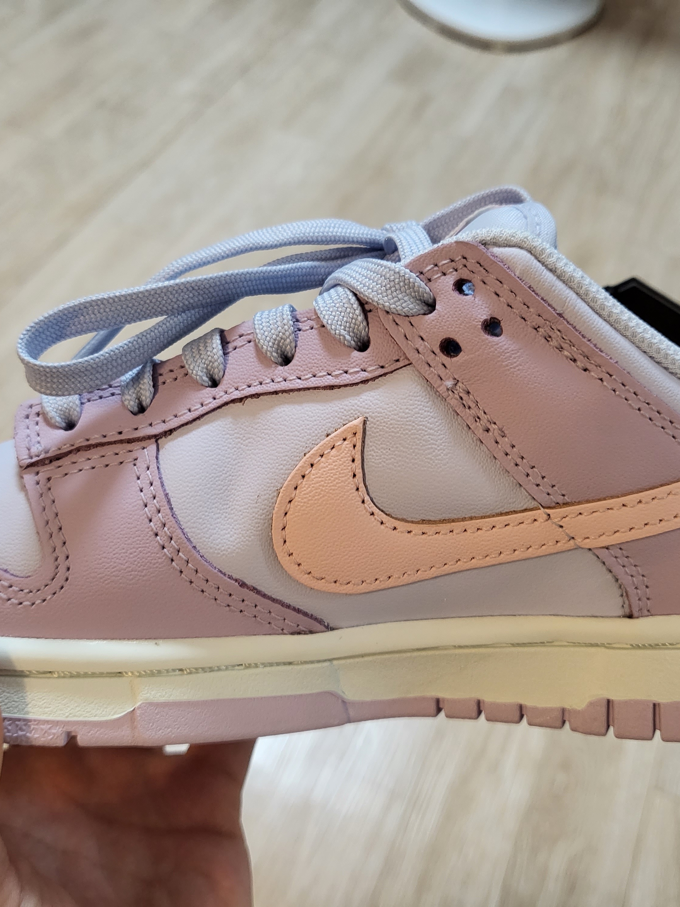 (W) Nike Dunk Low Atmosphere Pink 착용 스타일 - 1