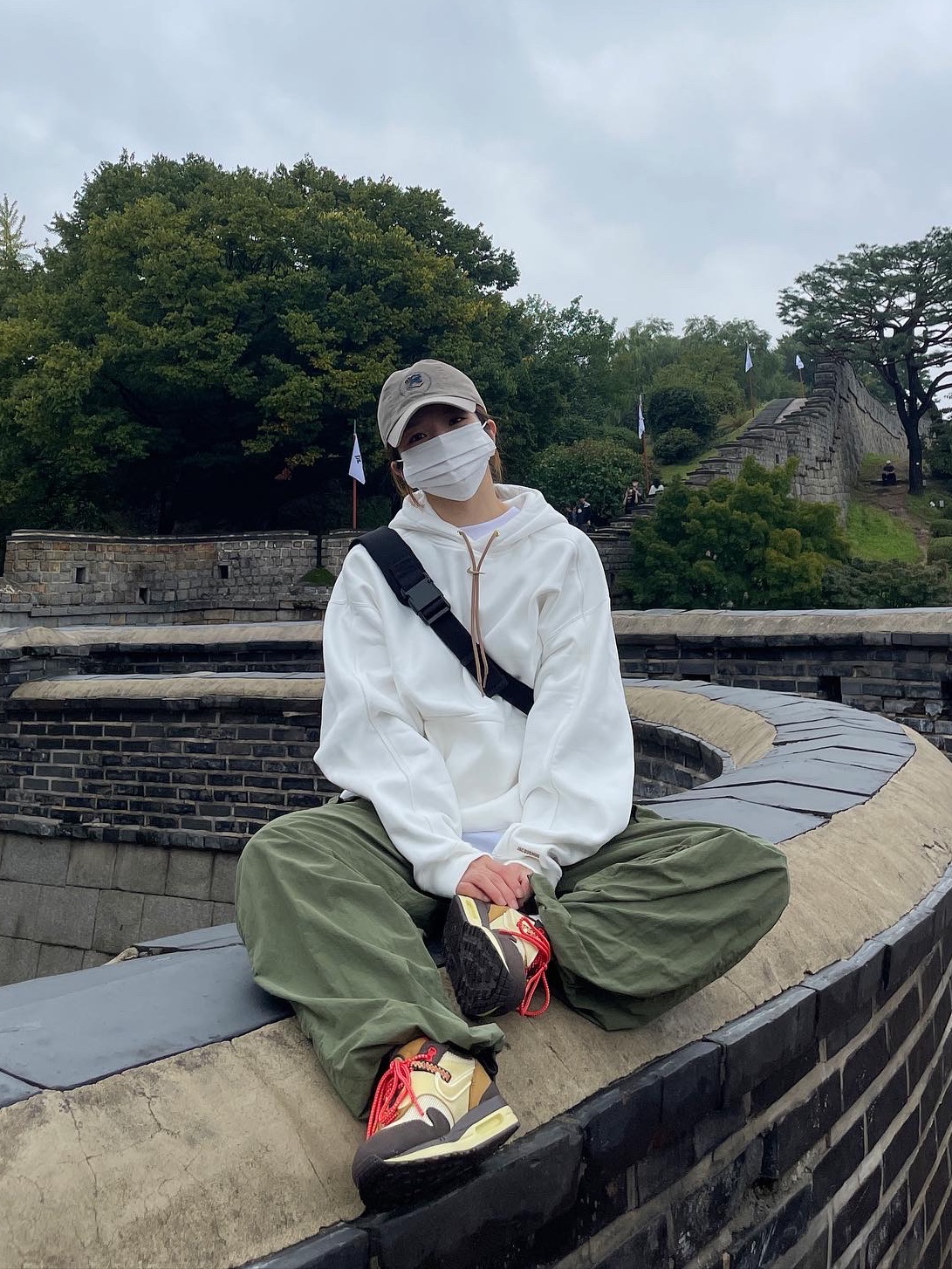Nike x Jacquemus NRG Fleece Hoodie Sail - Asia, Nike x Travis Scott Air Max 1 Cact.us Brown 착용 스타일 - 1