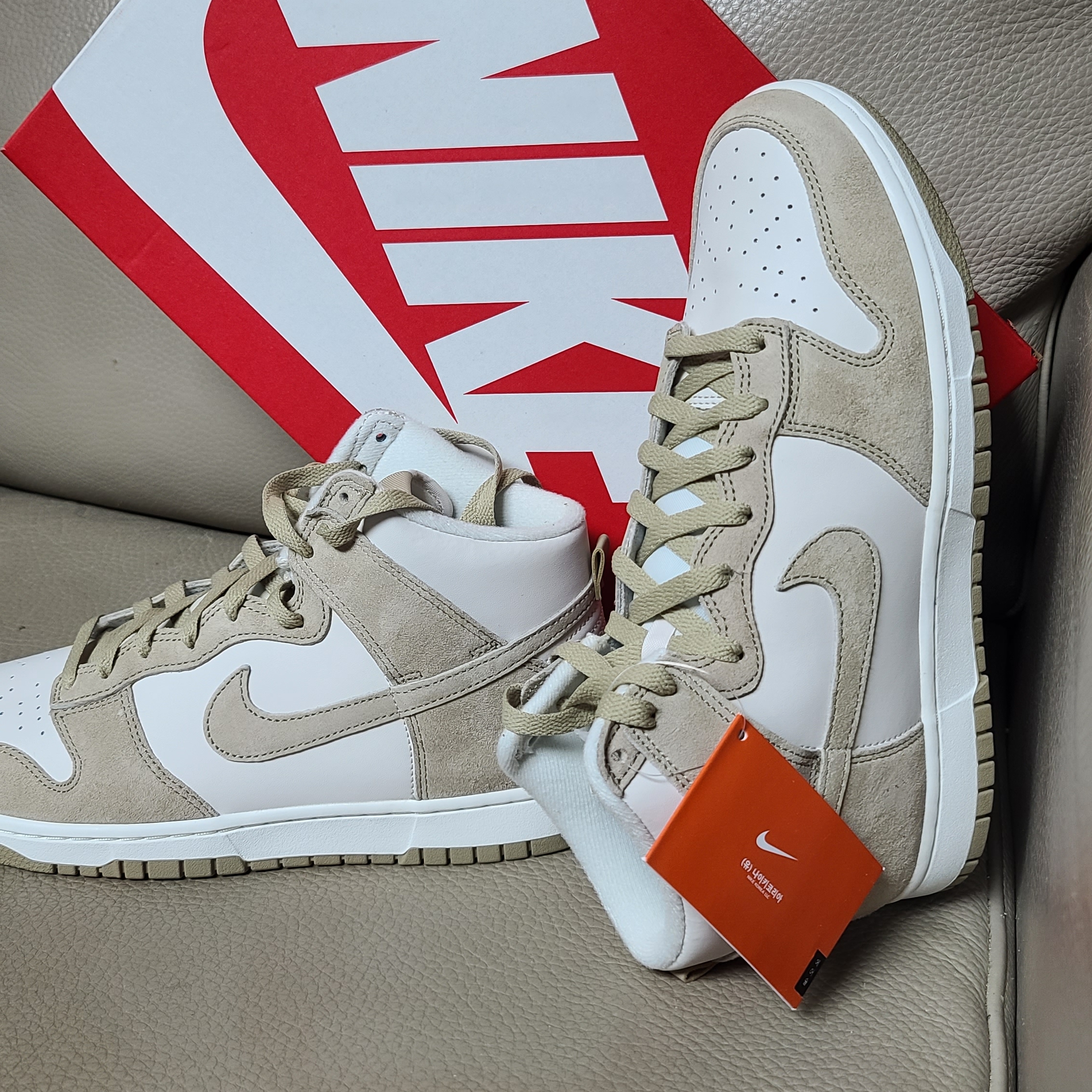 Nike Dunk High Retro PRM Limestone 착용 스타일 - 2