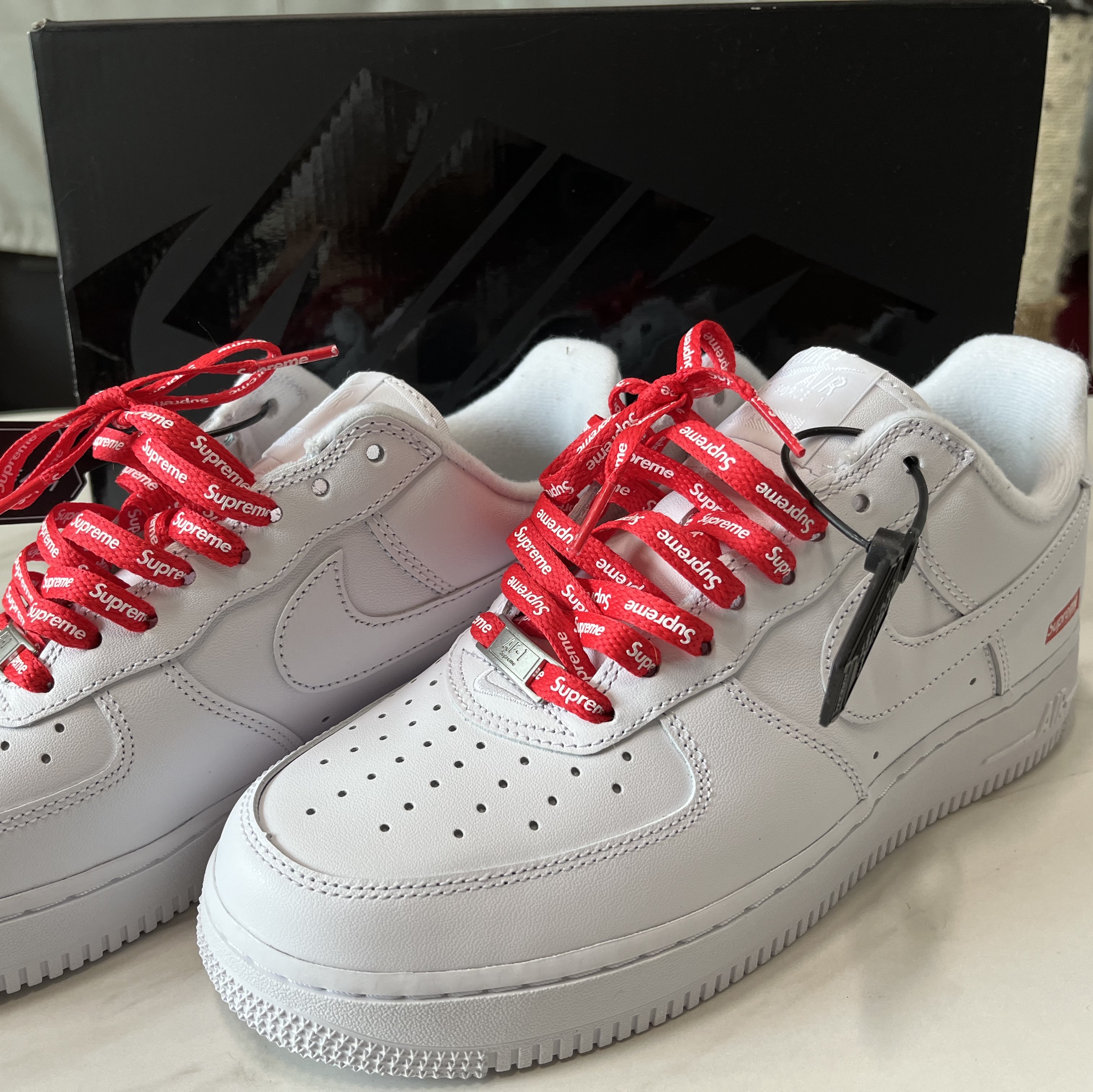 Nike x Supreme Air Force 1 Low White 착용 스타일