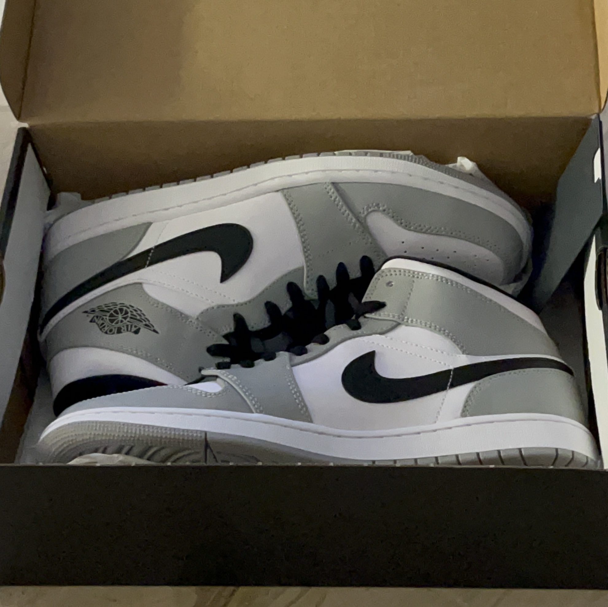 Jordan 1 Mid Light Smoke Grey 착용 스타일