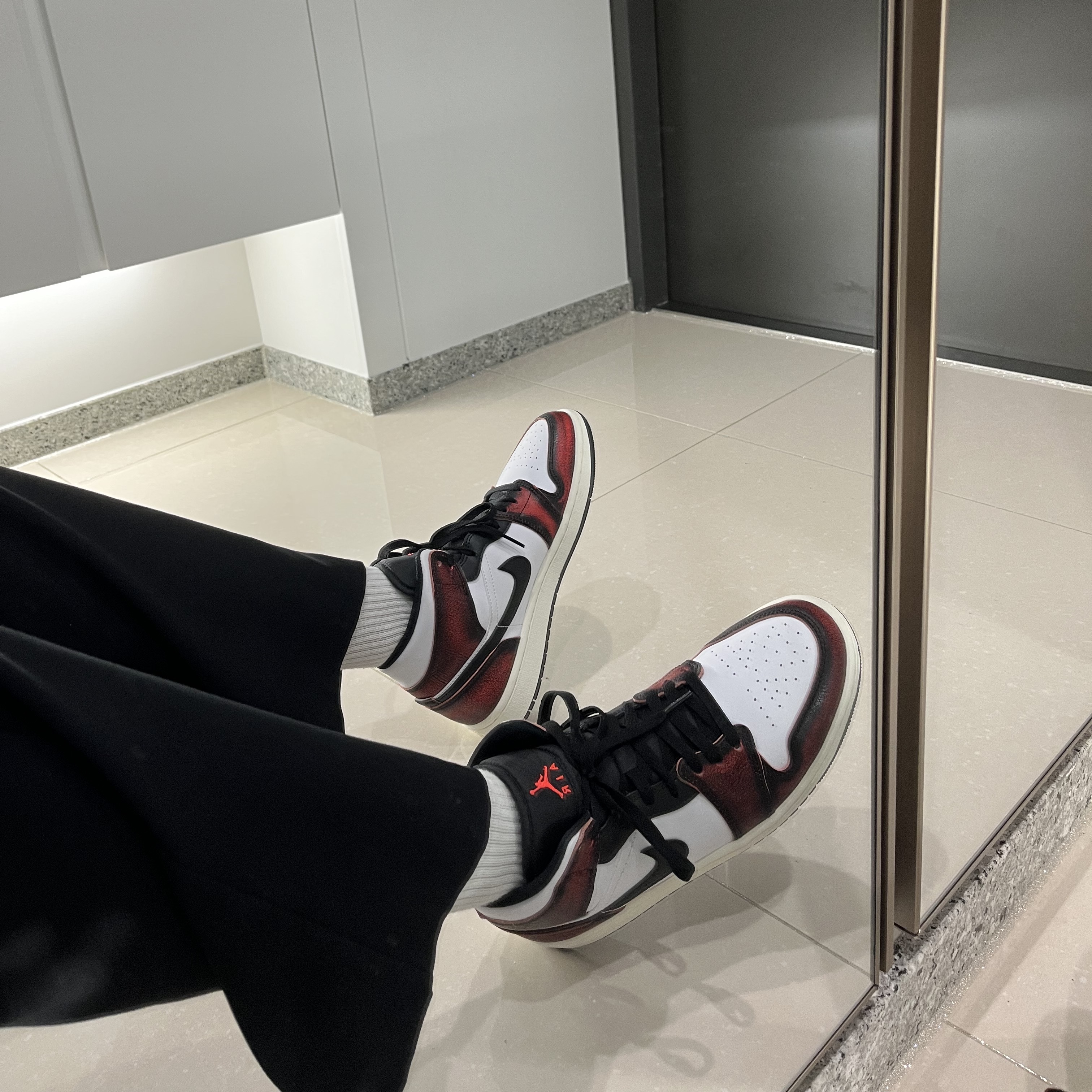 Jordan 1 Mid SE Infrared 23 착용 스타일 - 1