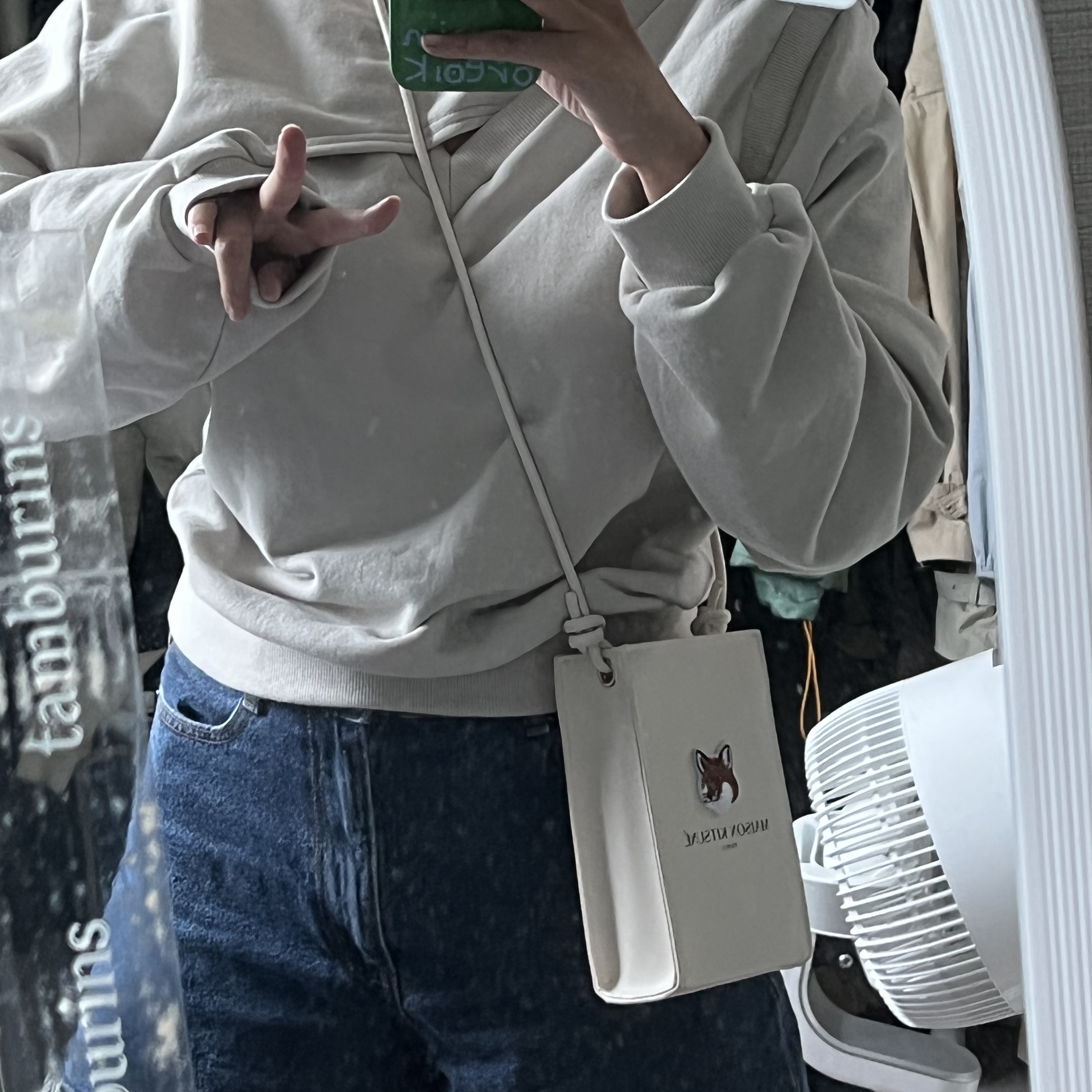 Maison Kitsune x Laneige Crossbody Bag 착용 스타일 - 2