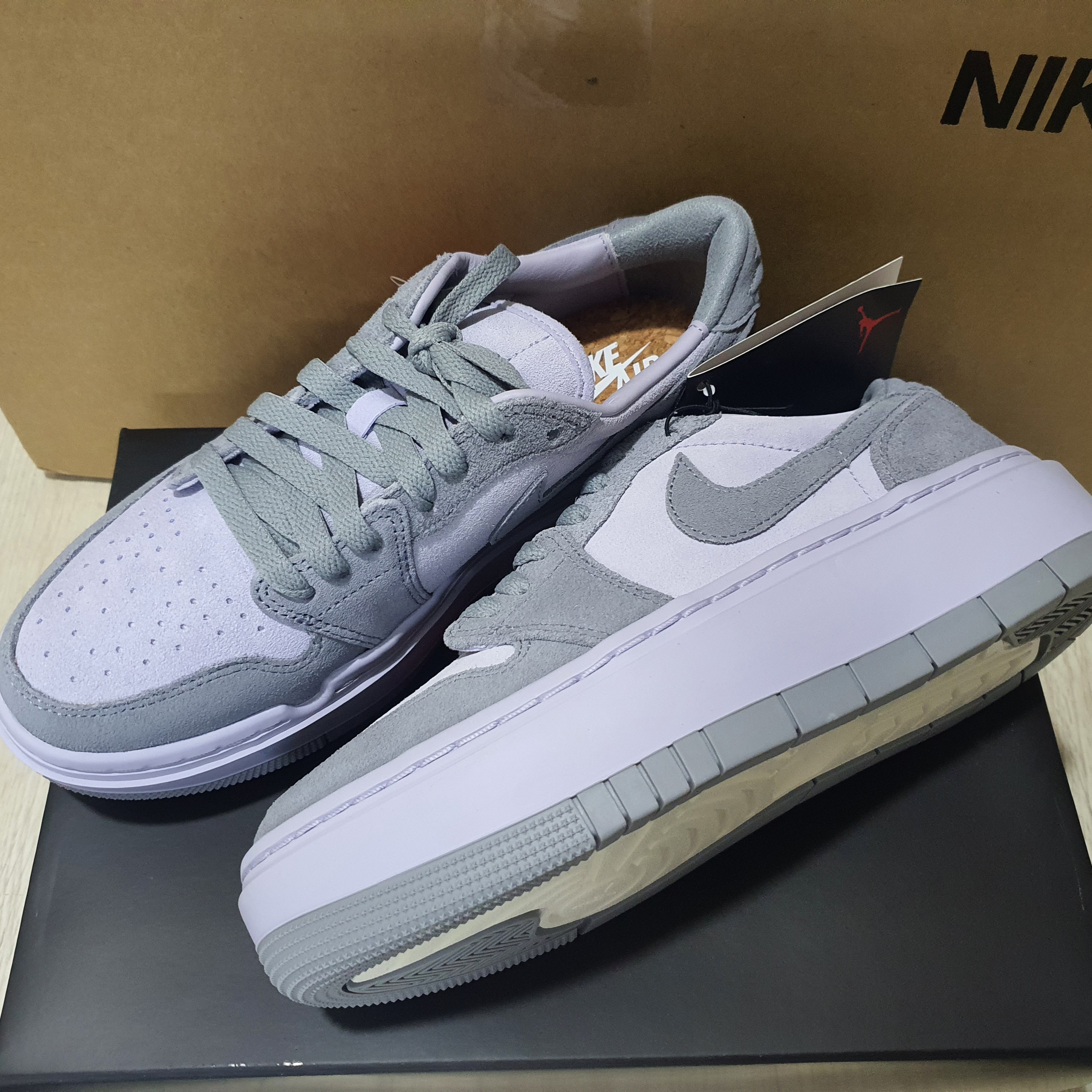 (W) Jordan 1 Elevate Low Stealth, (W) Jordan 1 Elevate Low White and Wolf Grey 착용 스타일 - 2