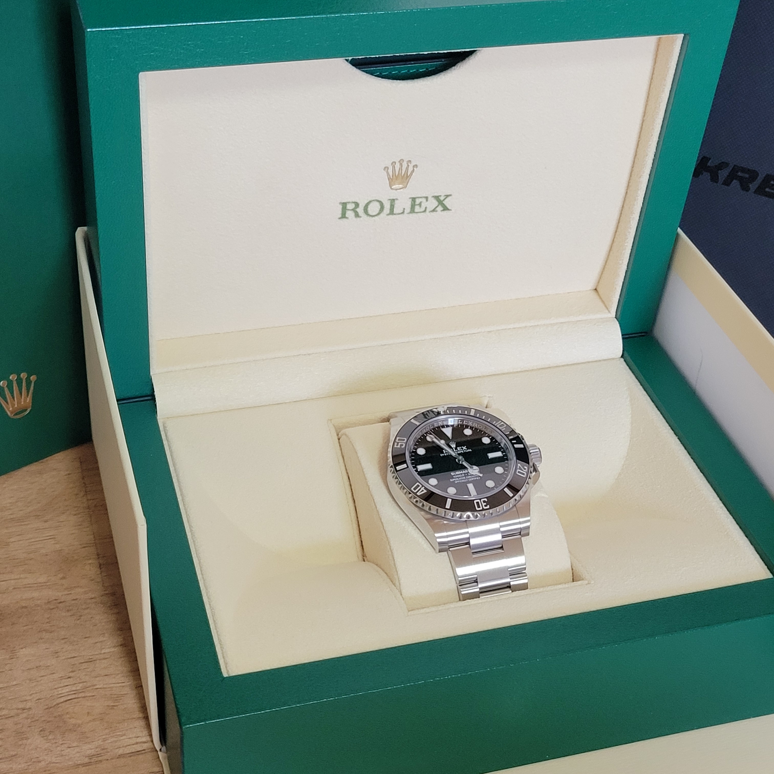 Rolex Submariner 41mm 124060 Black Oyster 착용 스타일