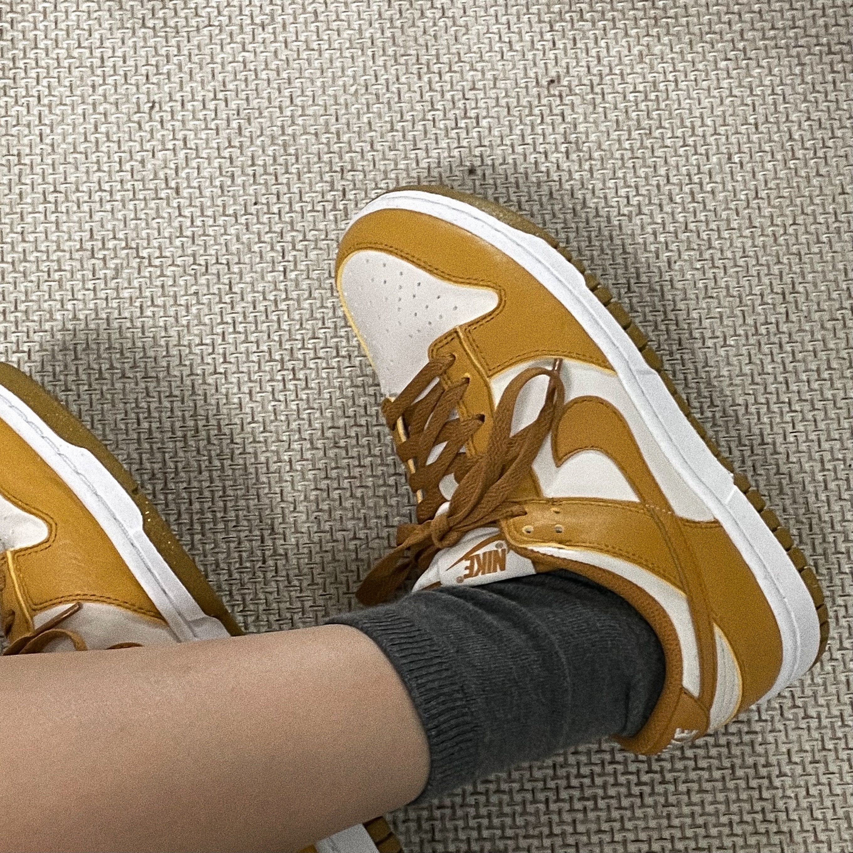 (W) Nike Dunk Low Next Nature Phantom 착용 스타일 - 4