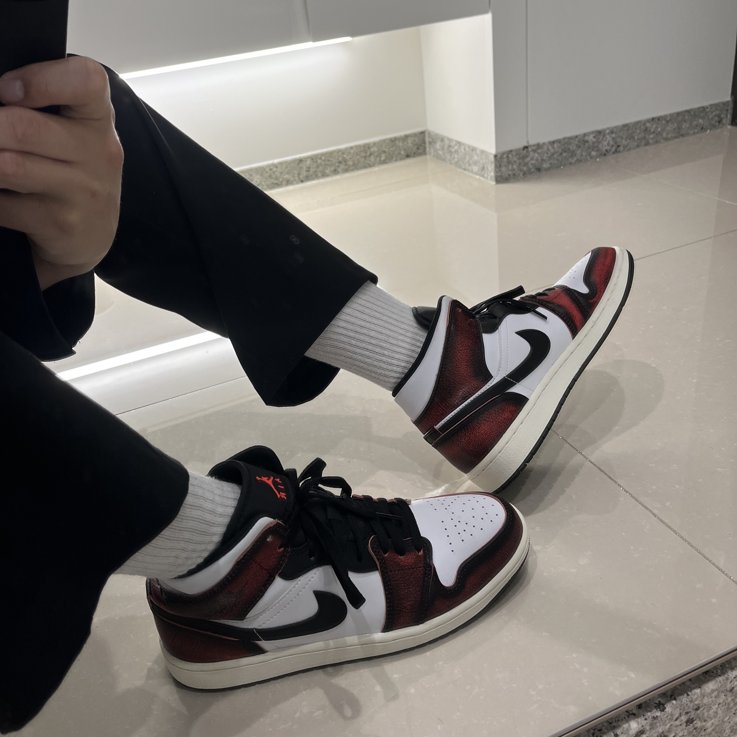 Jordan 1 Mid SE Infrared 23 착용 스타일 - 2