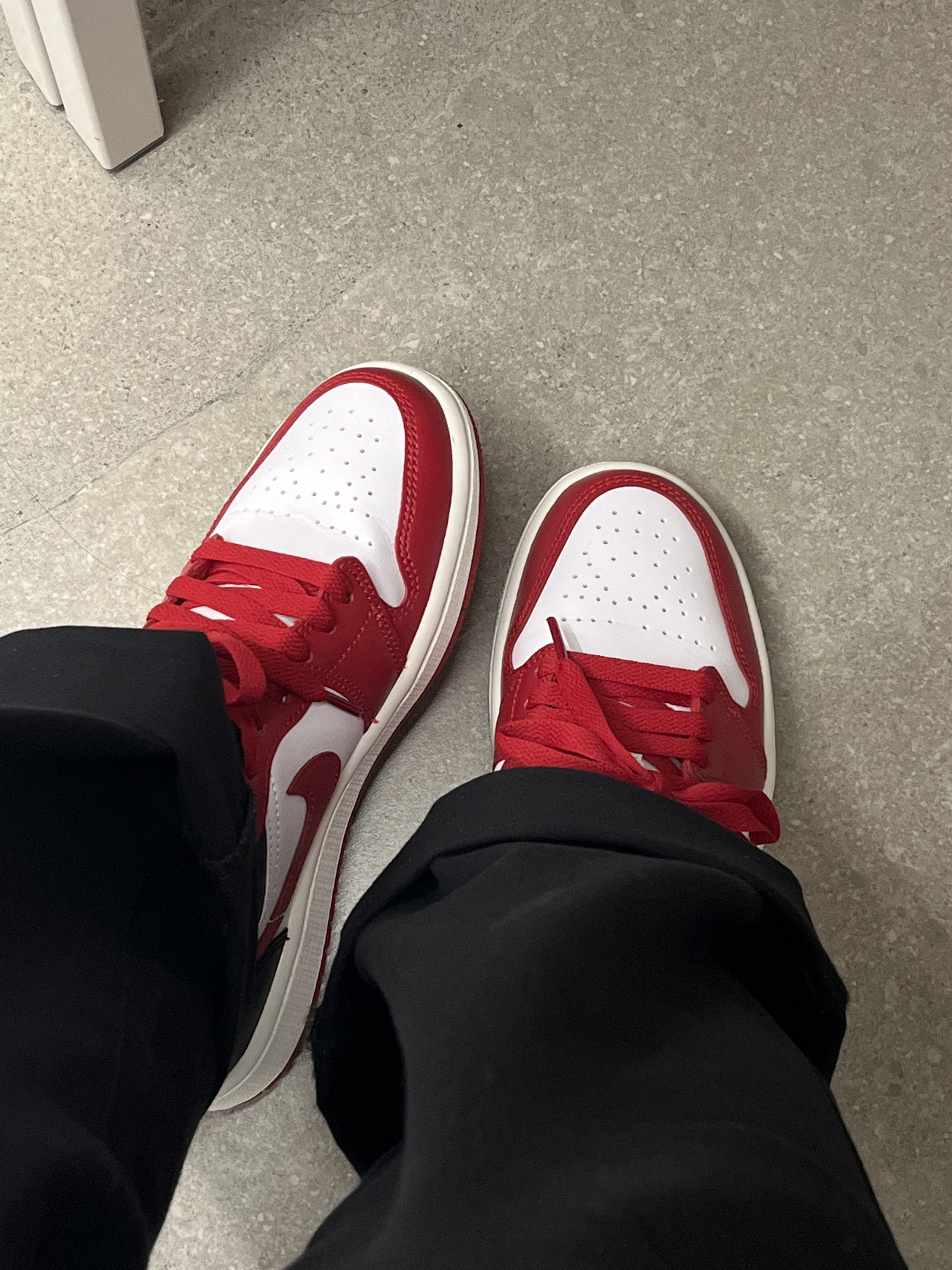 (W) Jordan 1 Low White Gym Red 착용 스타일
