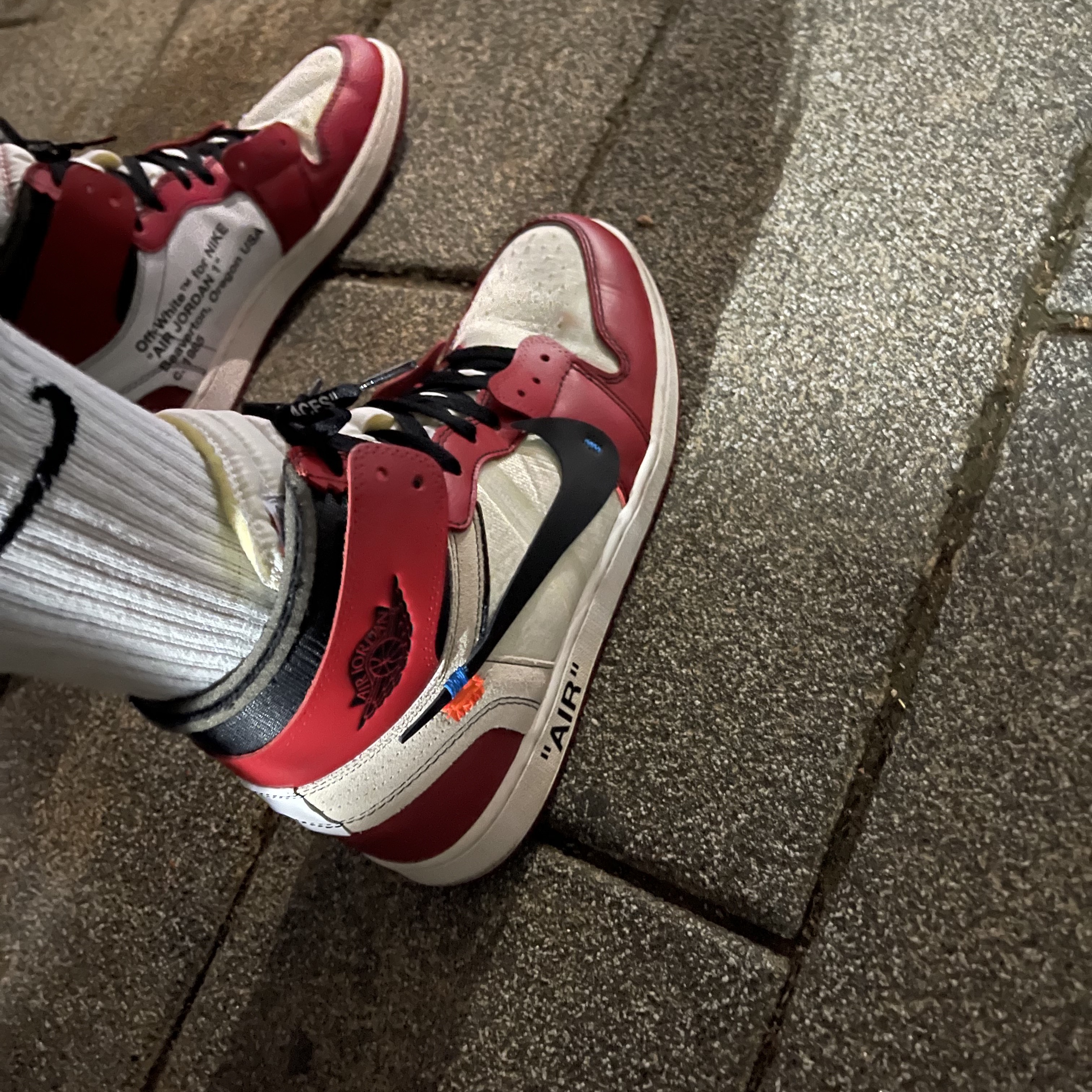 Jordan 1 x Off-White Retro High Chicago The Ten 착용 스타일 - 3