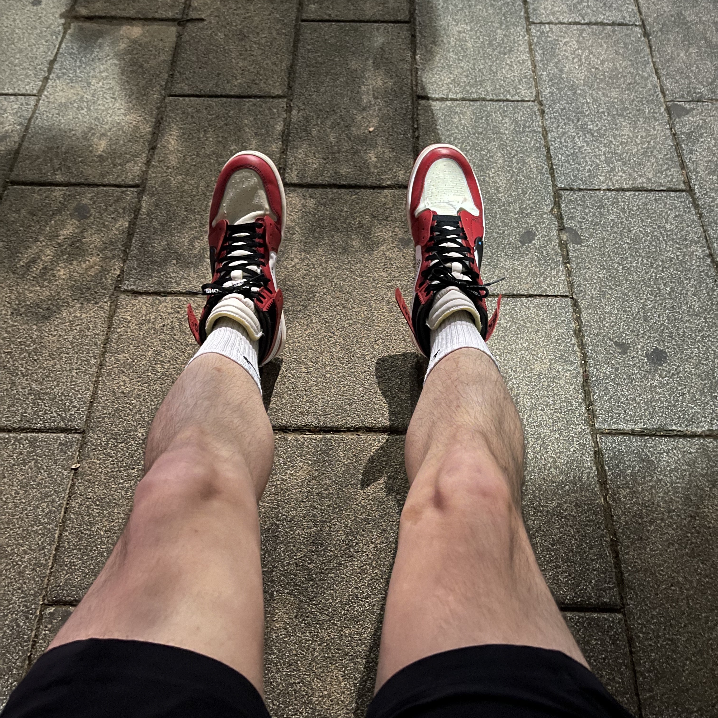 Jordan 1 x Off-White Retro High Chicago The Ten 착용 스타일 - 1