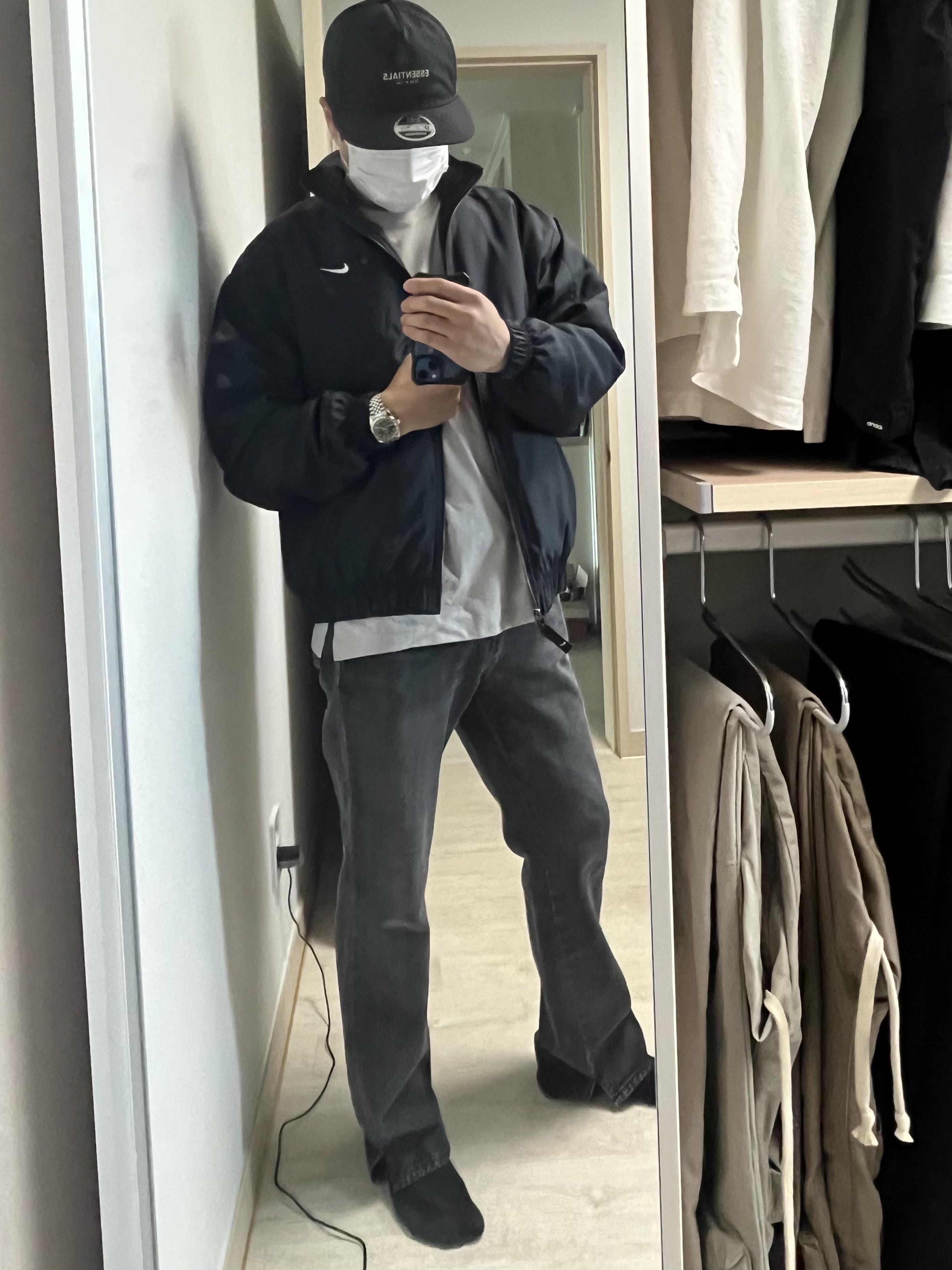 Essentials x New Era Retro Crown Strapback Black, Nike NRG Solo Swoosh Satin Bomber Jacket Black Doll - Asia 착용 스타일