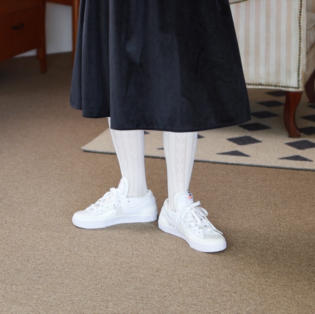 Nike x Sacai Blazer Low White Patent Leather 착용 스타일 - 1