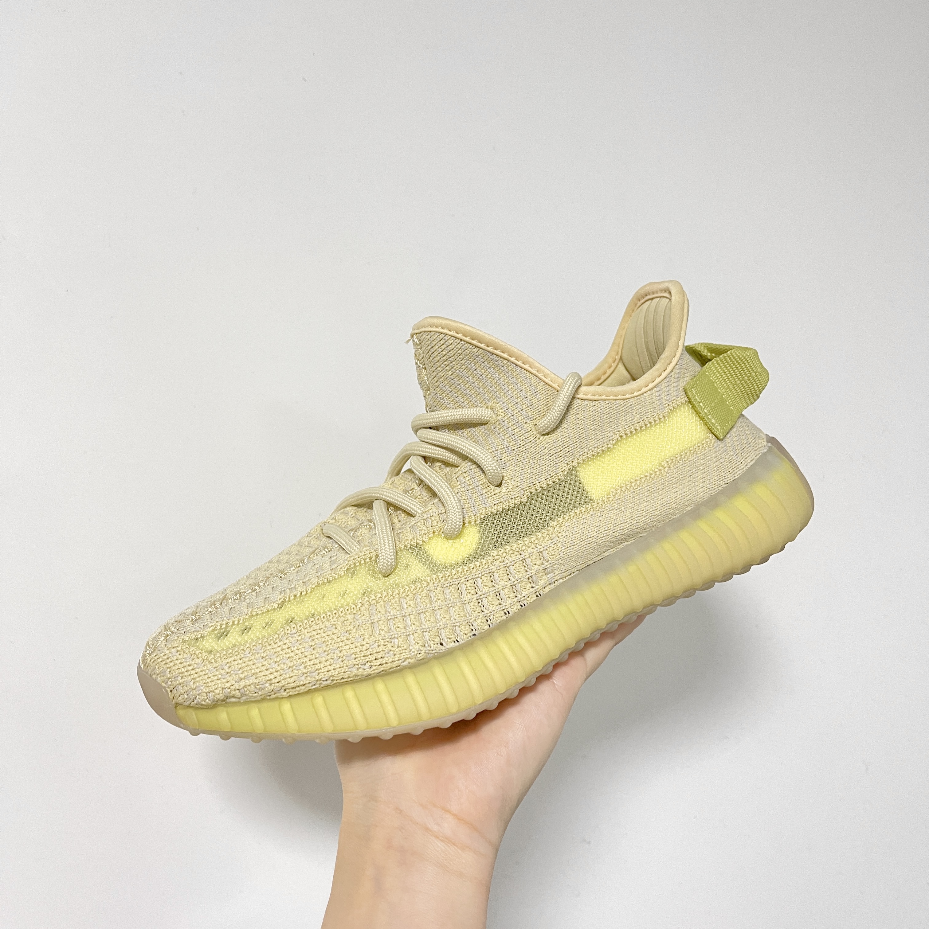 Adidas Yeezy Boost 350 V2 Flax 2022 착용 스타일