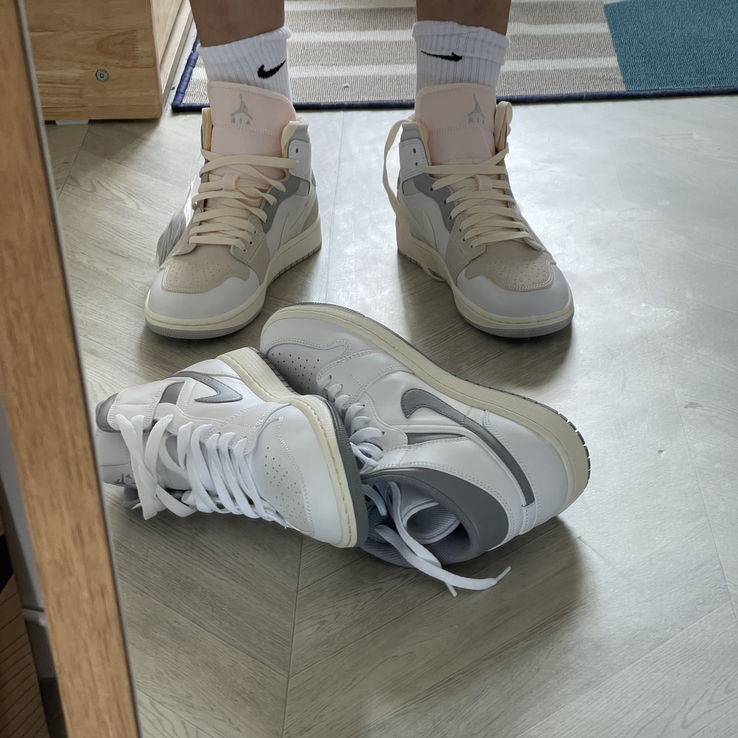 Jordan 1 Mid SE Craft White and Phantom, Jordan 1 Mid White Stealth 착용 스타일
